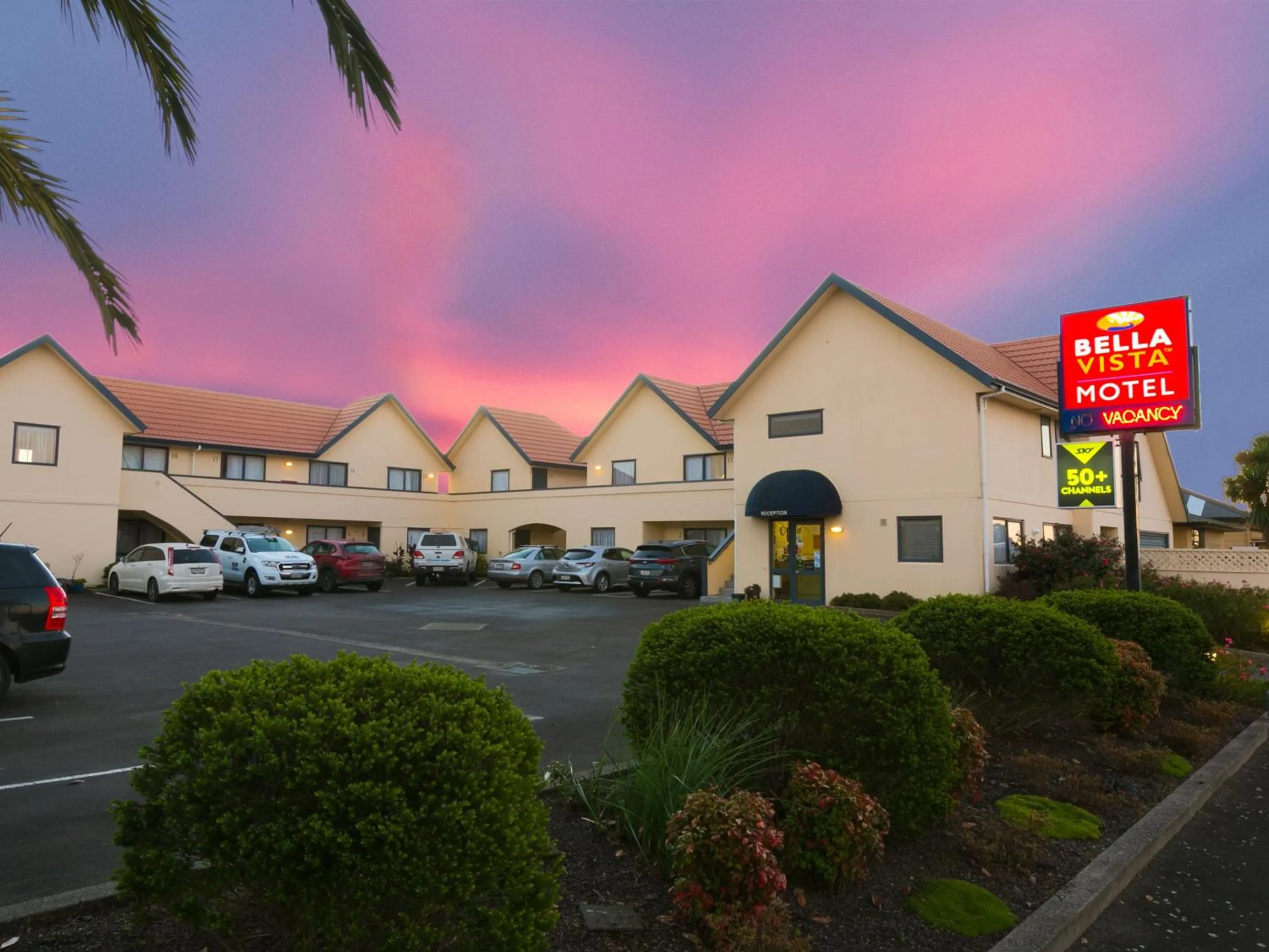 Property building in Bella Vista Motel Westport