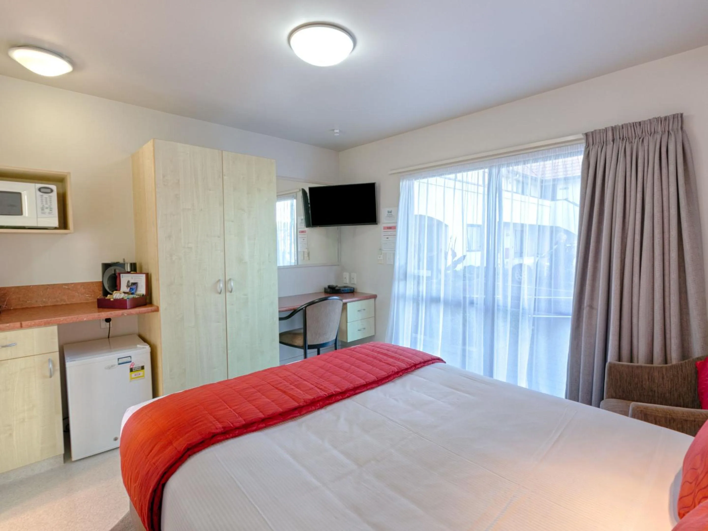 Photo of the whole room, Bed in Bella Vista Motel Westport