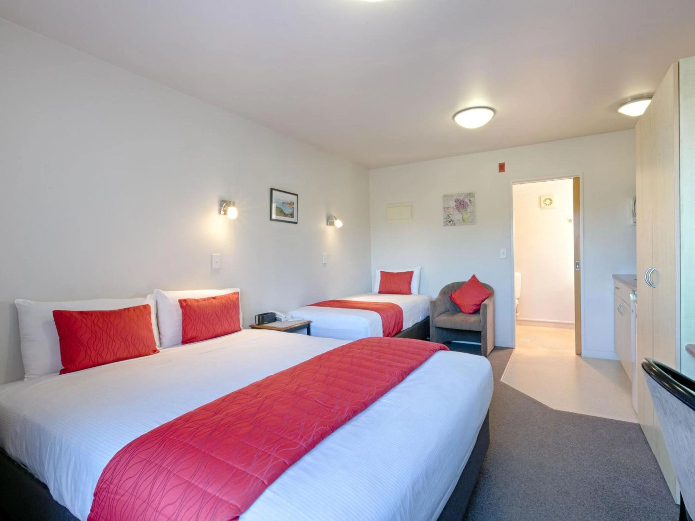 Photo of the whole room, Bed in Bella Vista Motel Westport