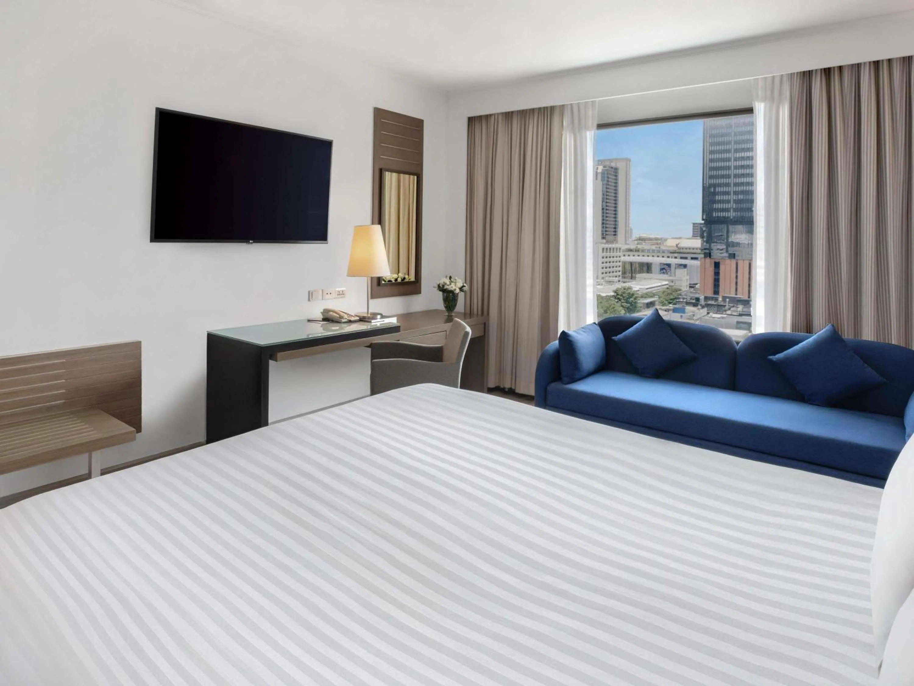 Bedroom, Bed in Novotel Bangkok on Siam Square