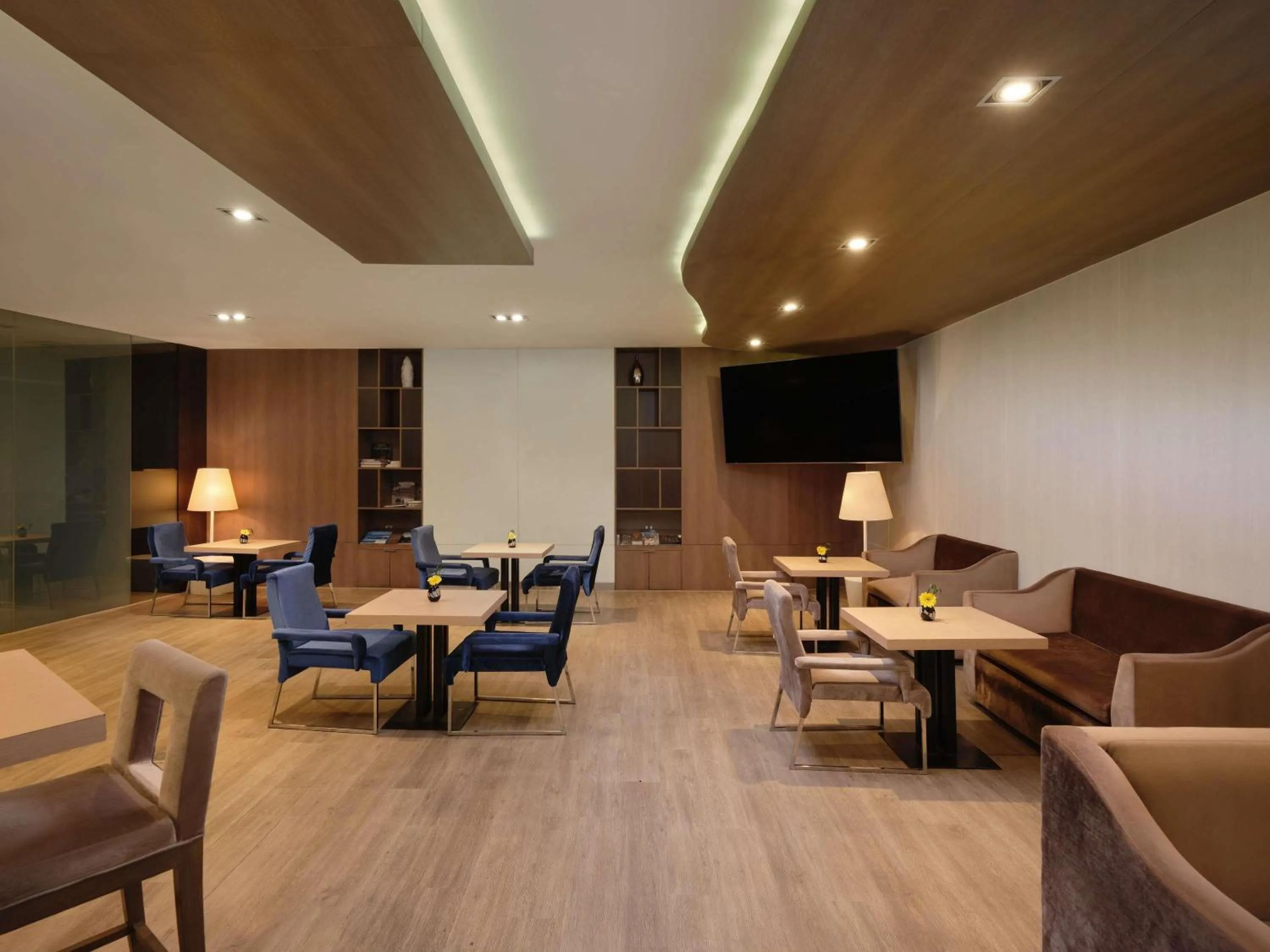 Restaurant/places to eat in Novotel Bangkok on Siam Square