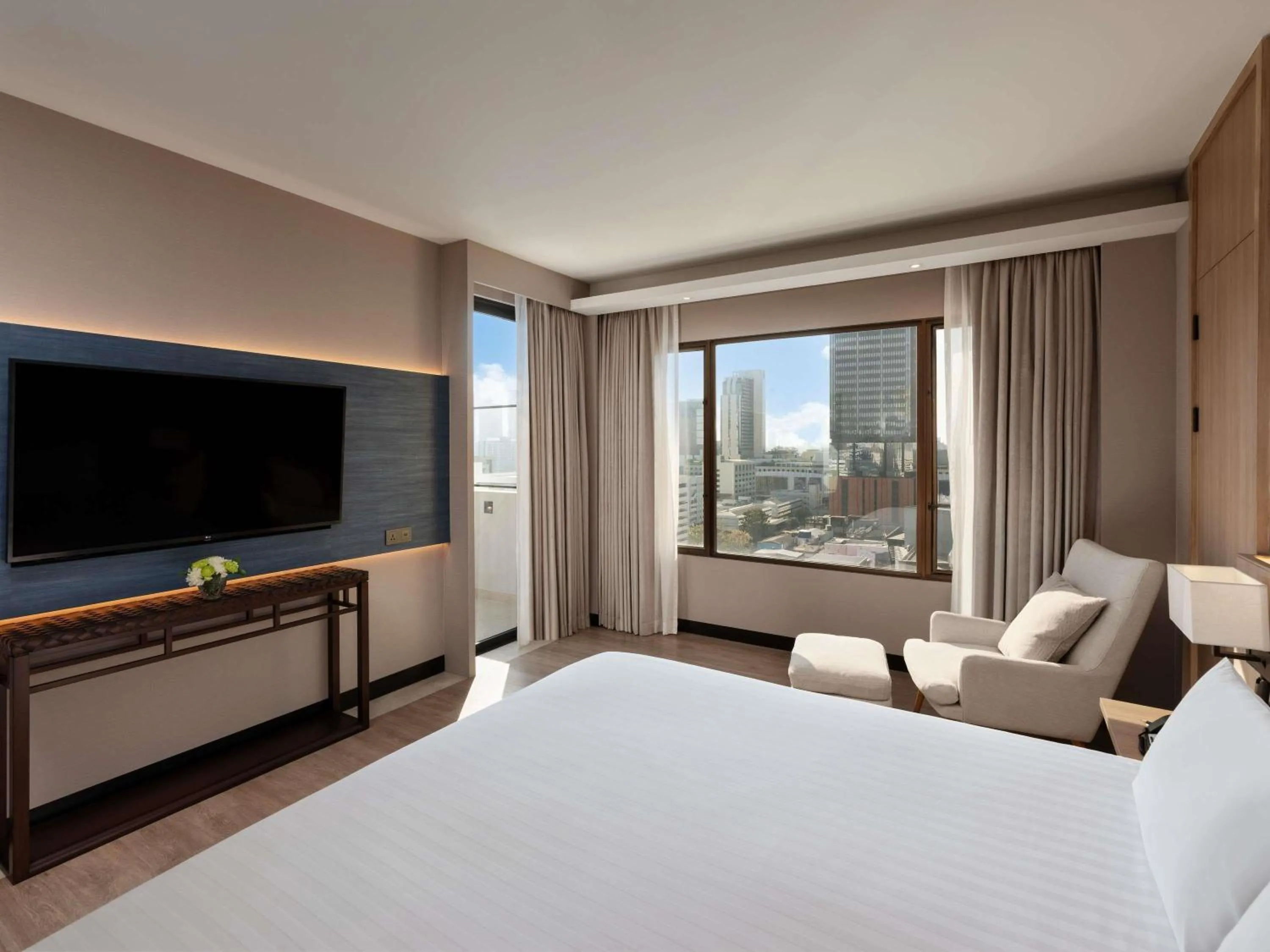 Bedroom, Bed in Novotel Bangkok on Siam Square