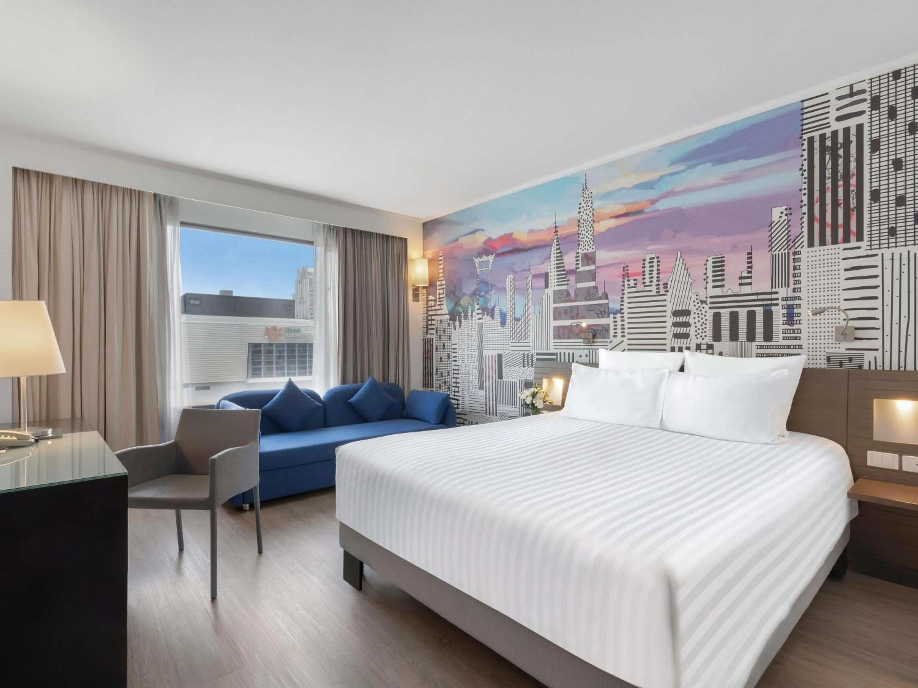 Bedroom, Bed in Novotel Bangkok on Siam Square