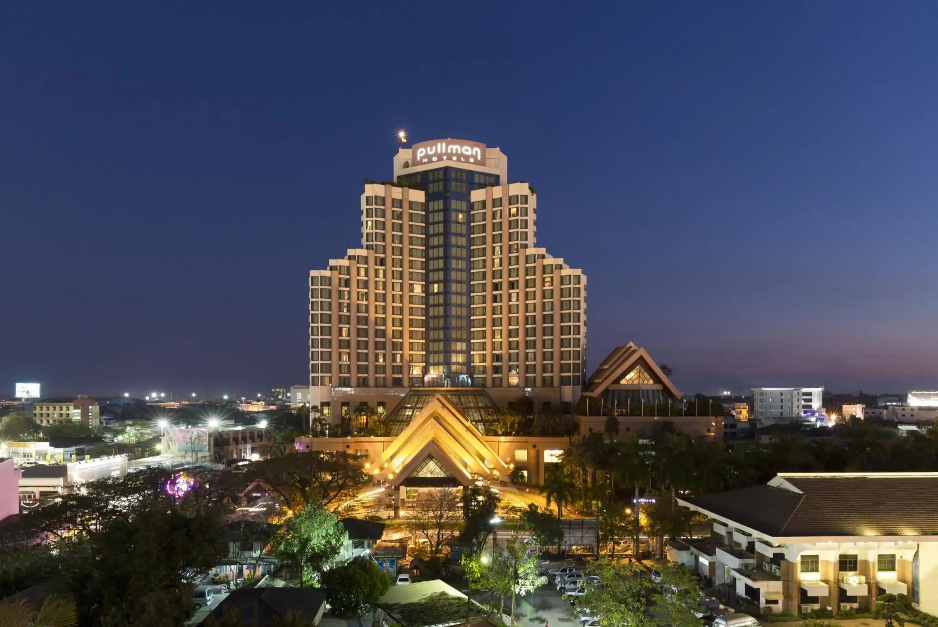 Property building in Pullman Khon Kaen Raja Orchid Property building in Pullman Khon Kaen Raja Orchid