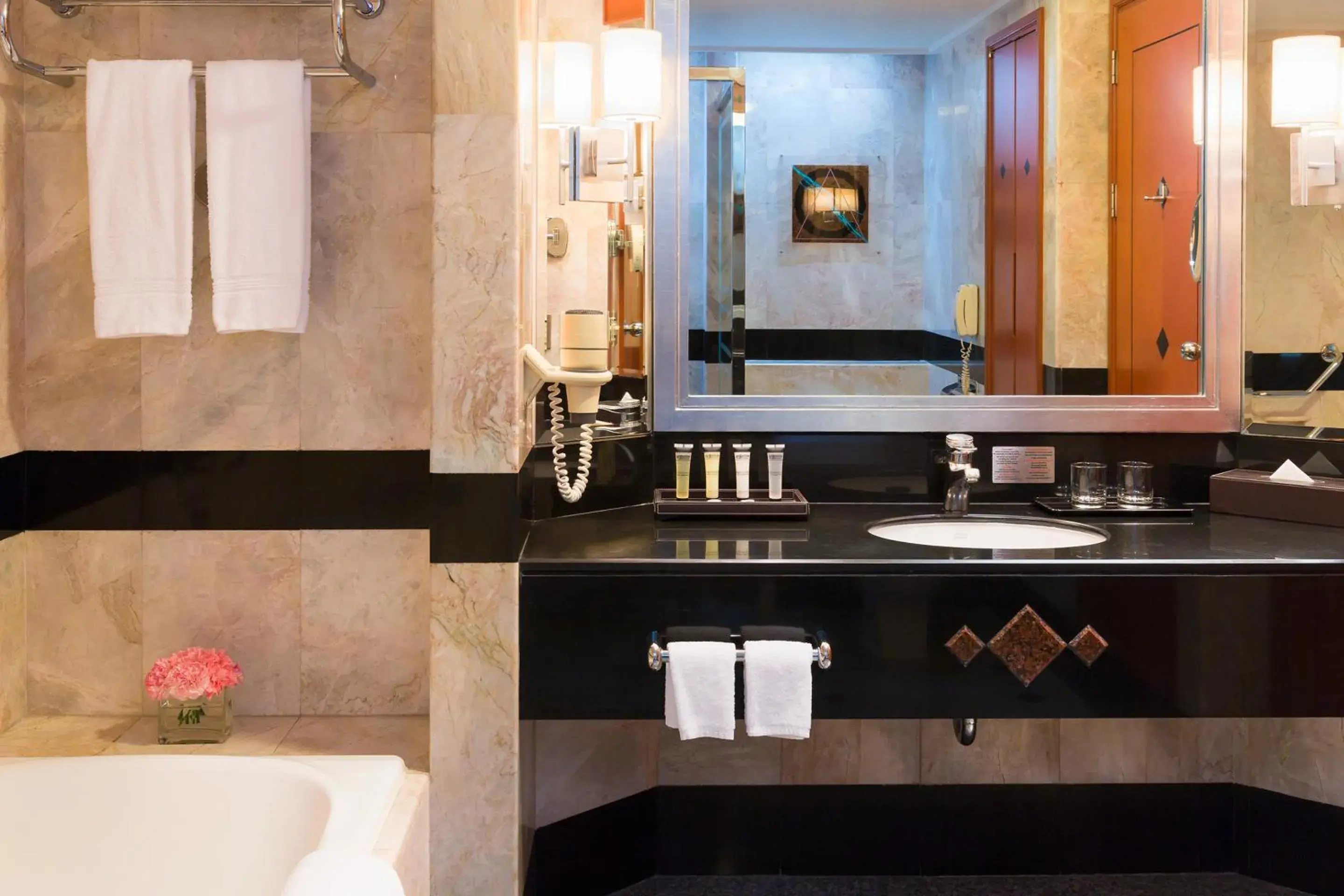 Bathroom in Pullman Khon Kaen Raja Orchid Bathroom in Pullman Khon Kaen Raja Orchid