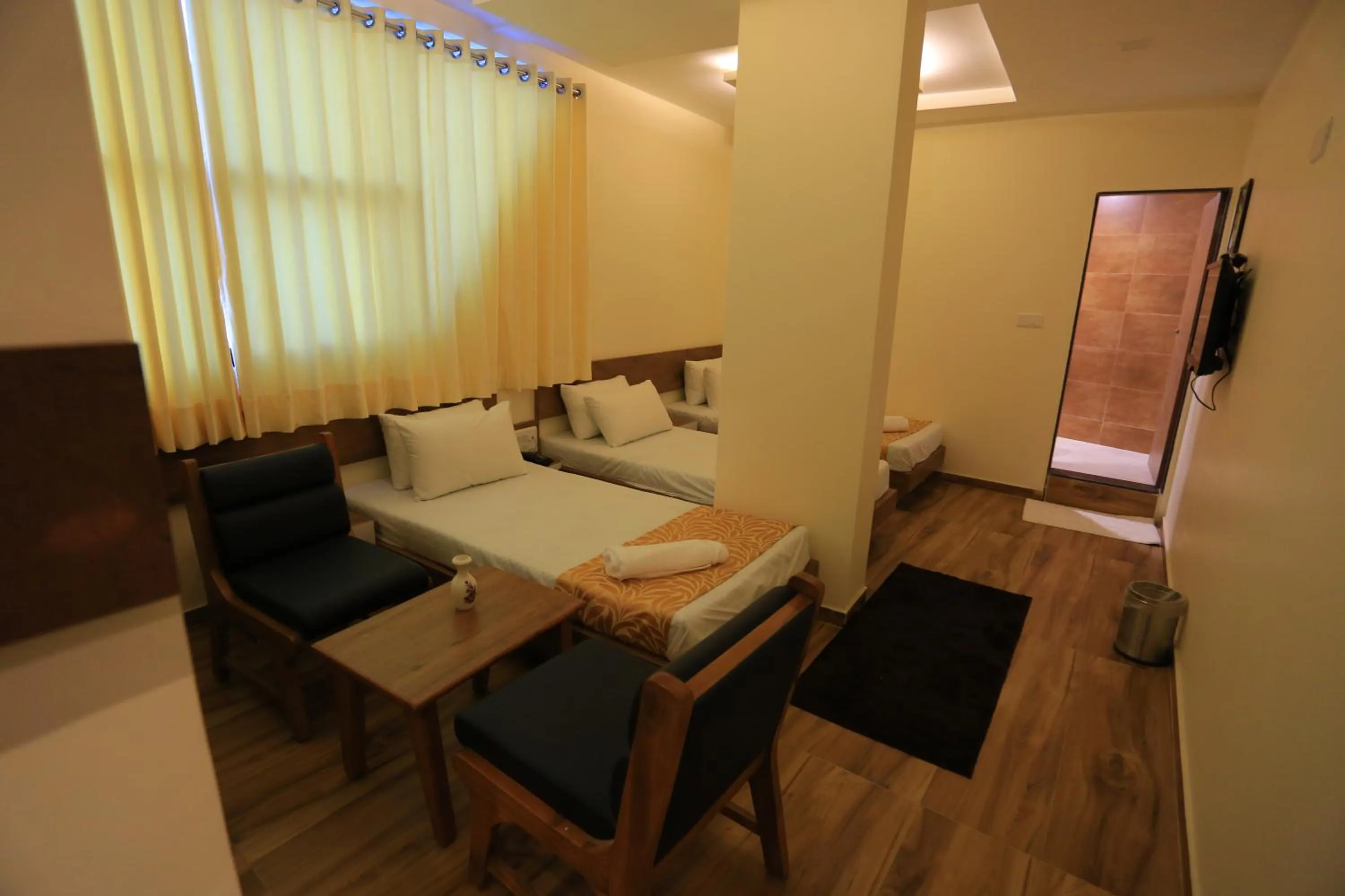 Photo of the whole room in The Grand Raveta