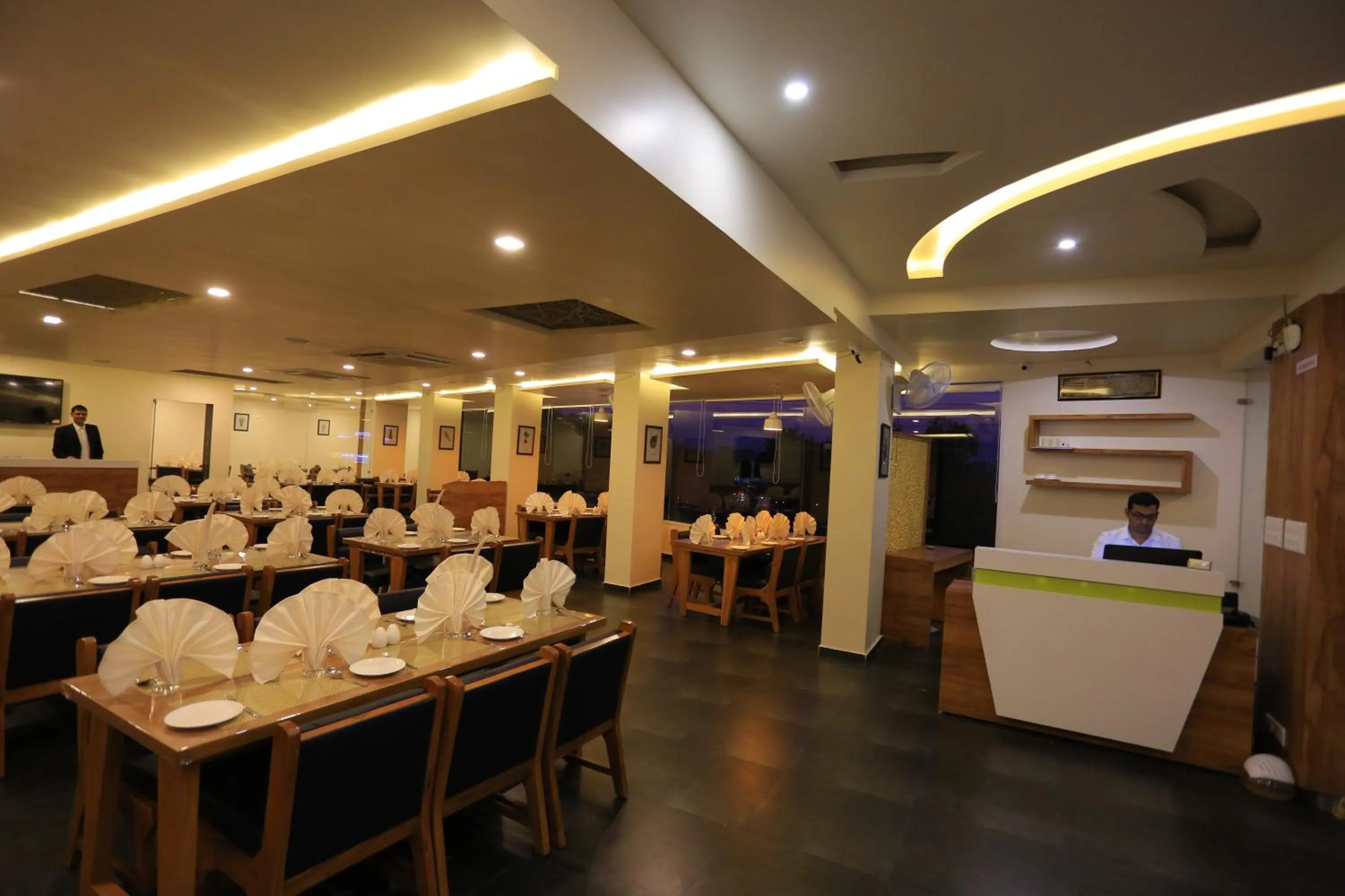 Restaurant/places to eat in The Grand Raveta