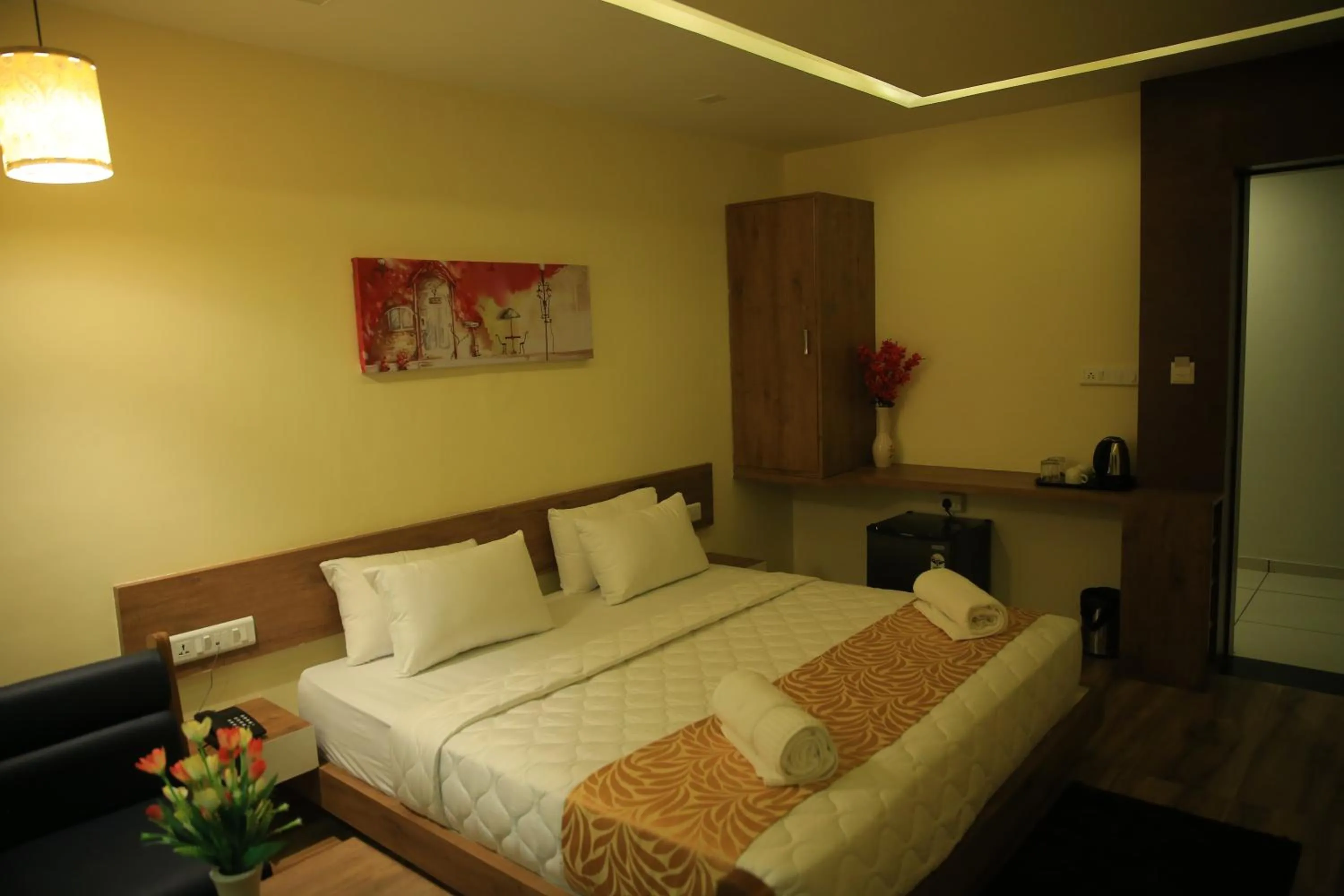 Photo of the whole room in The Grand Raveta