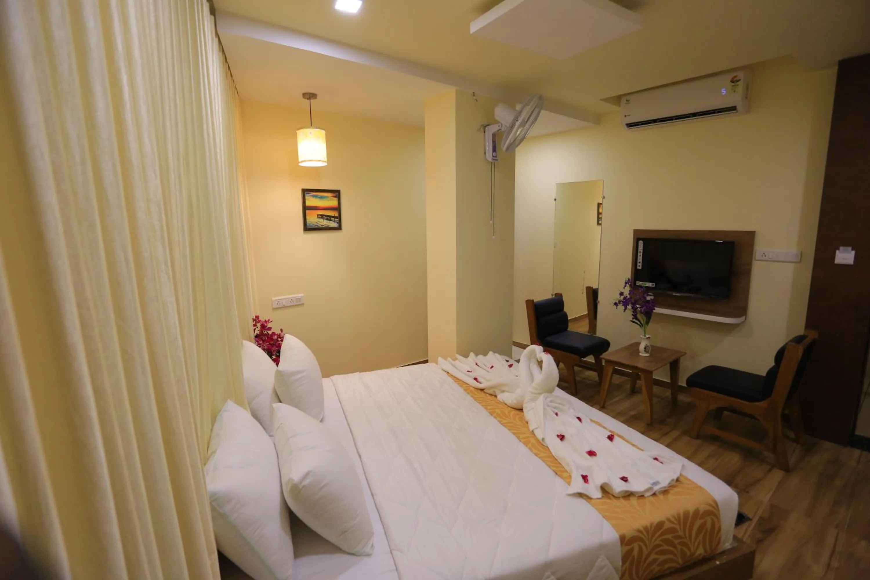 Photo of the whole room in The Grand Raveta