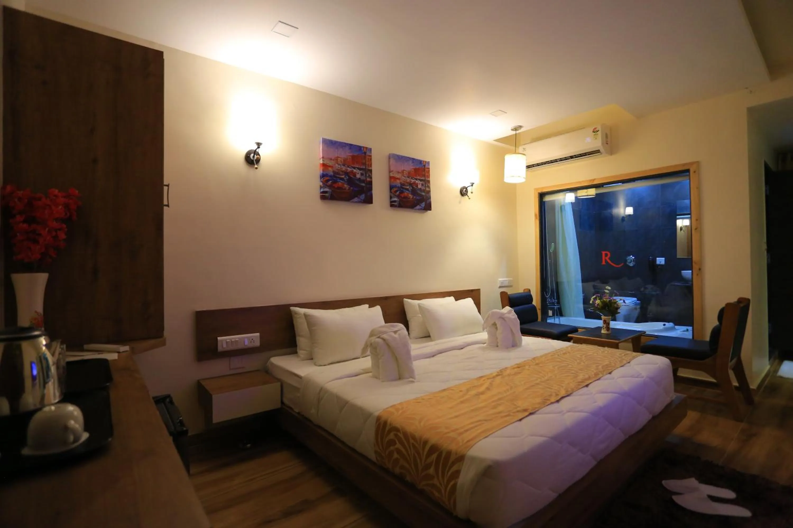 Superior King Room in The Grand Raveta