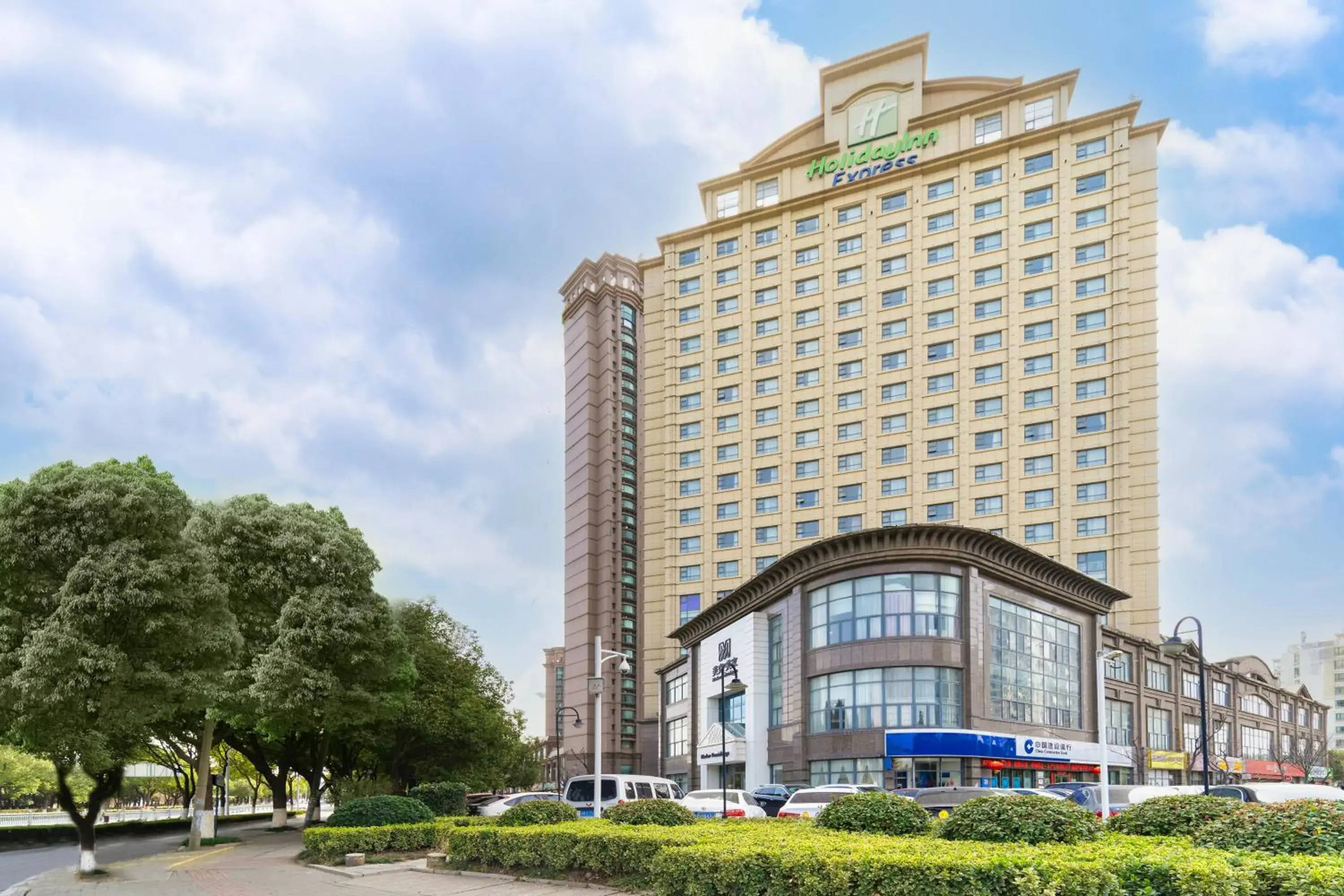 Property building in Holiday Inn Express Suzhou Changjiang by IHG Property building in Holiday Inn Express Suzhou Changjiang by IHG