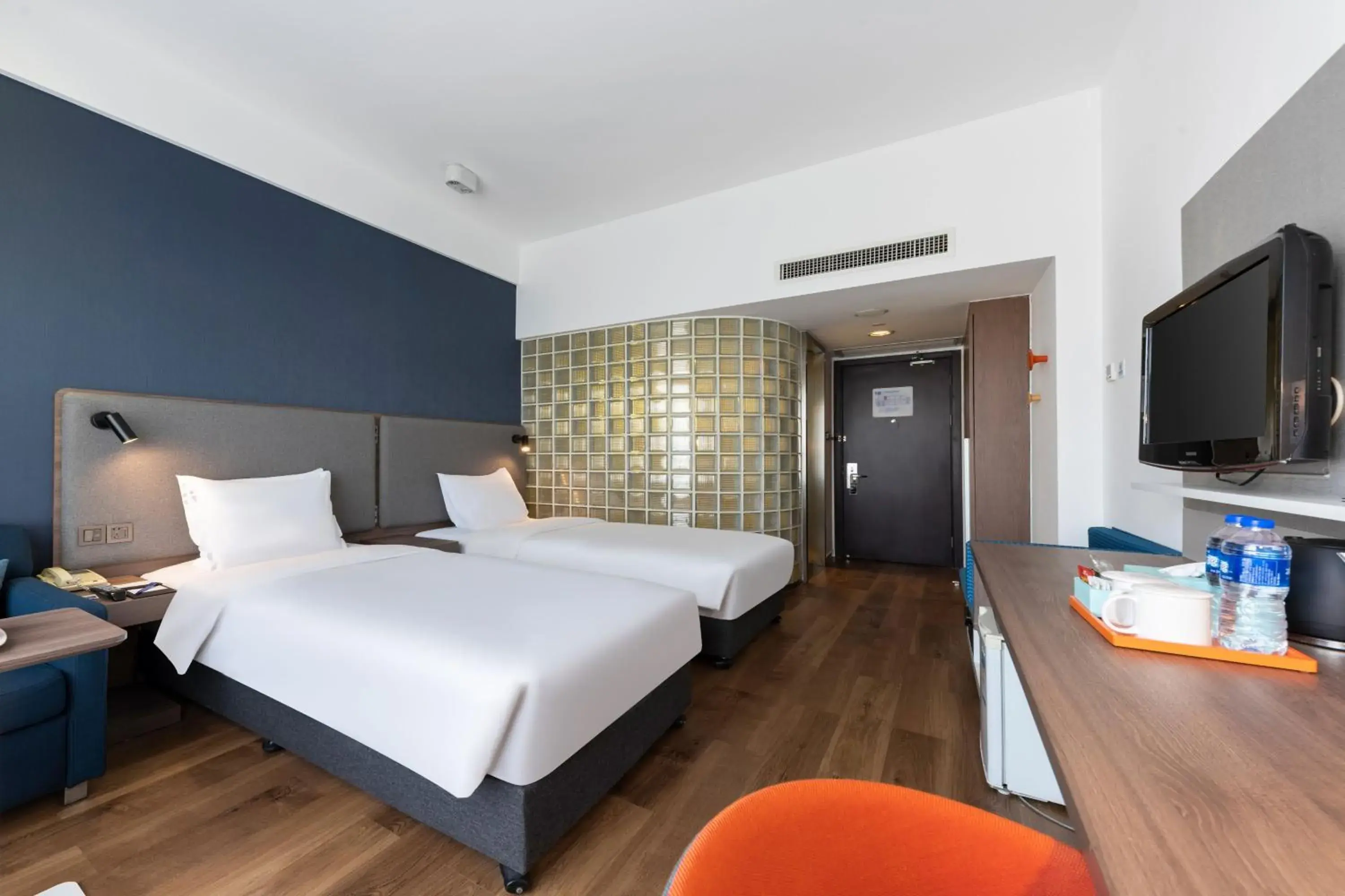 Standard Twin Room in Holiday Inn Express Suzhou Changjiang by IHG Standard Twin Room in Holiday Inn Express Suzhou Changjiang by IHG