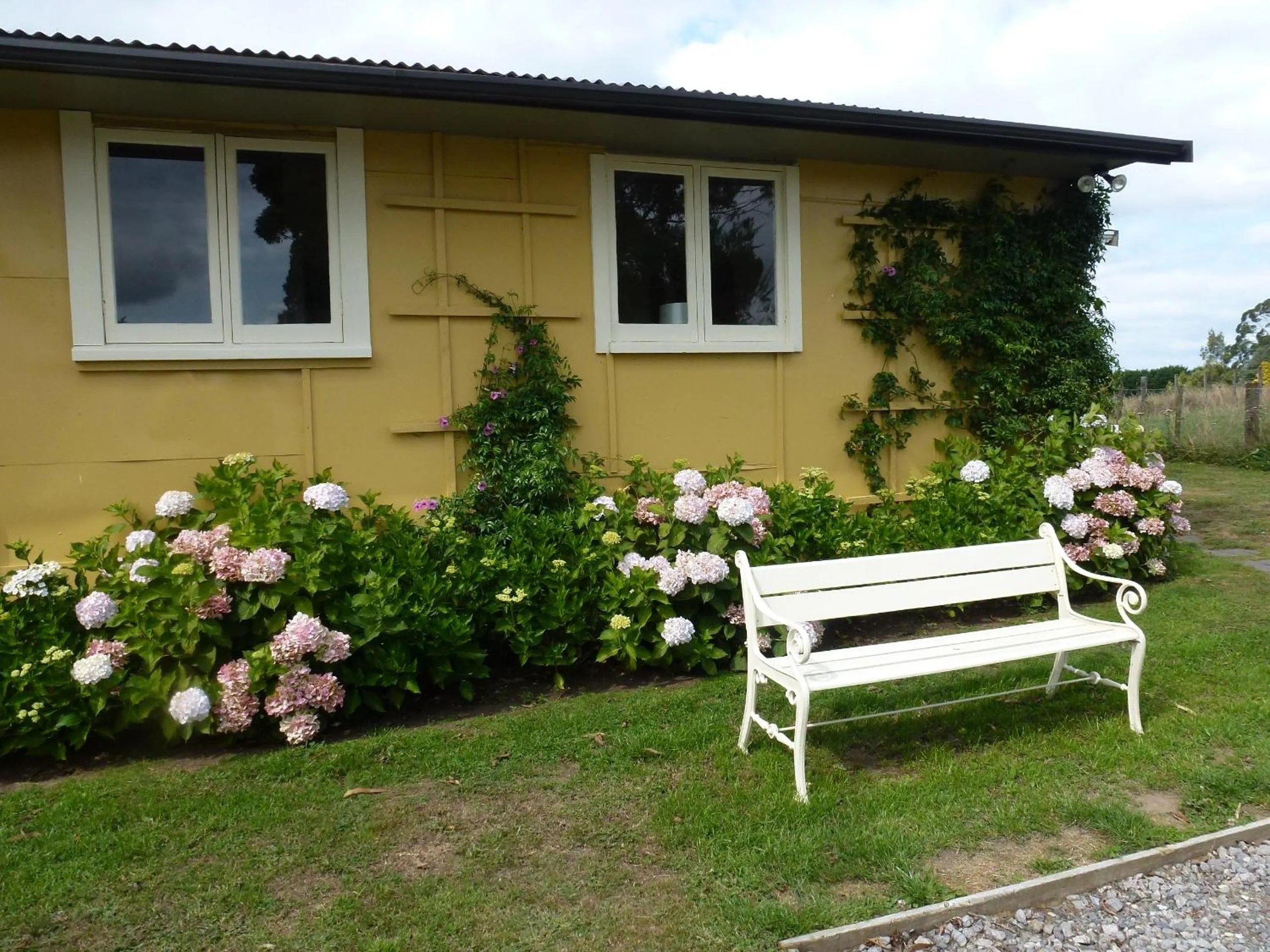 Property Building in B&B Blossom Cottage