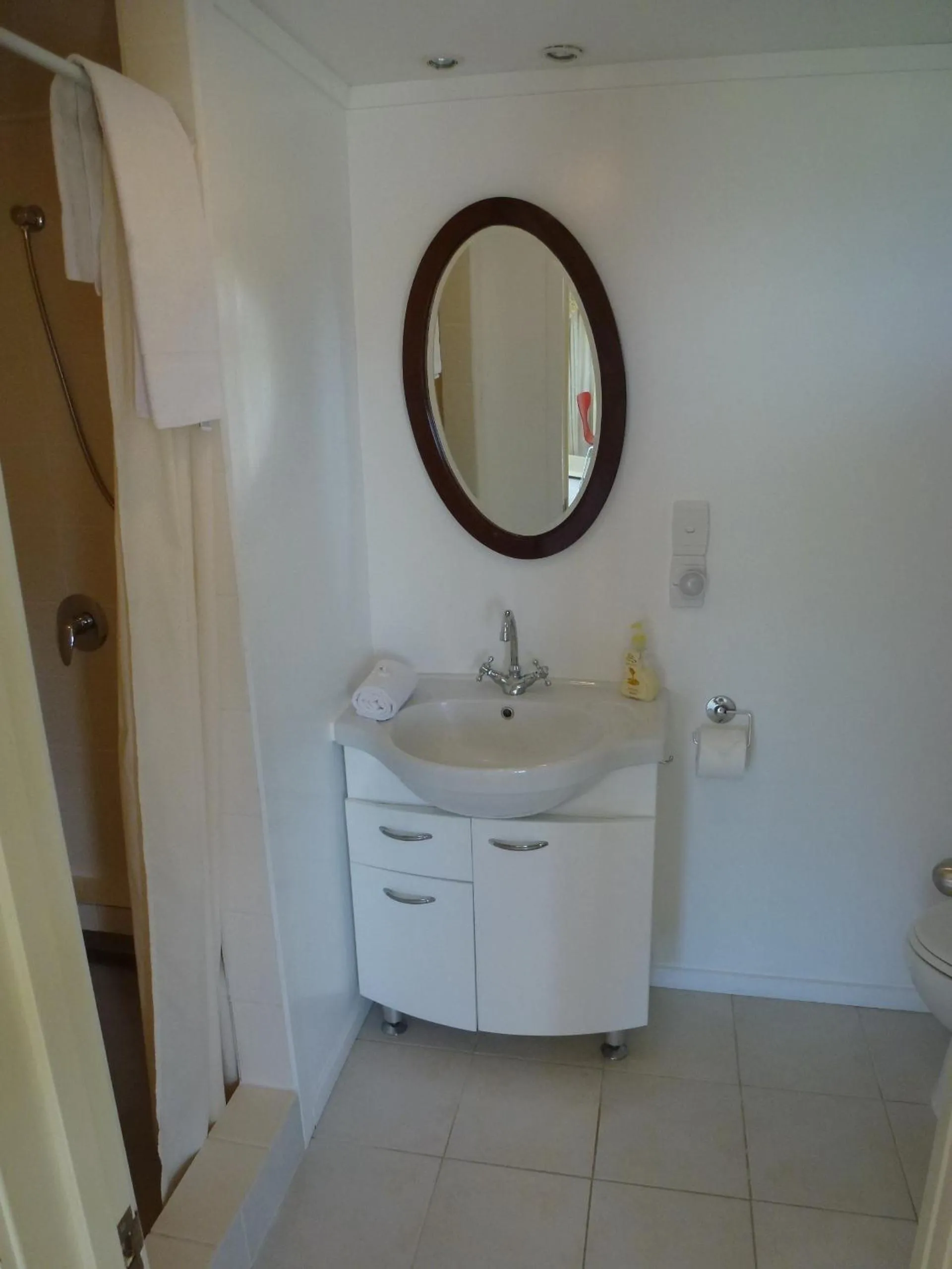 Bathroom in B&B Blossom Cottage