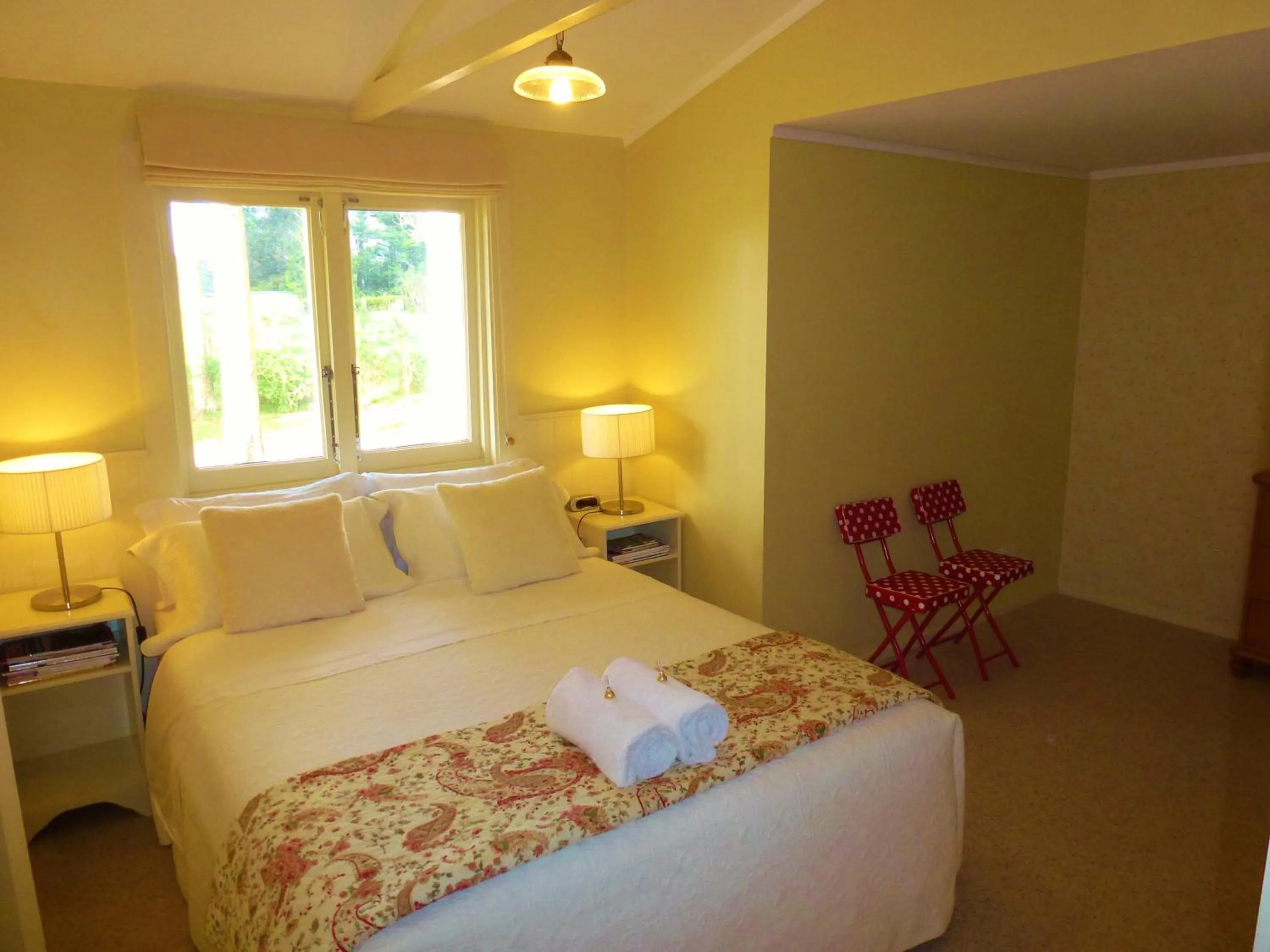 Photo of the whole room, Bed in B&B Blossom Cottage