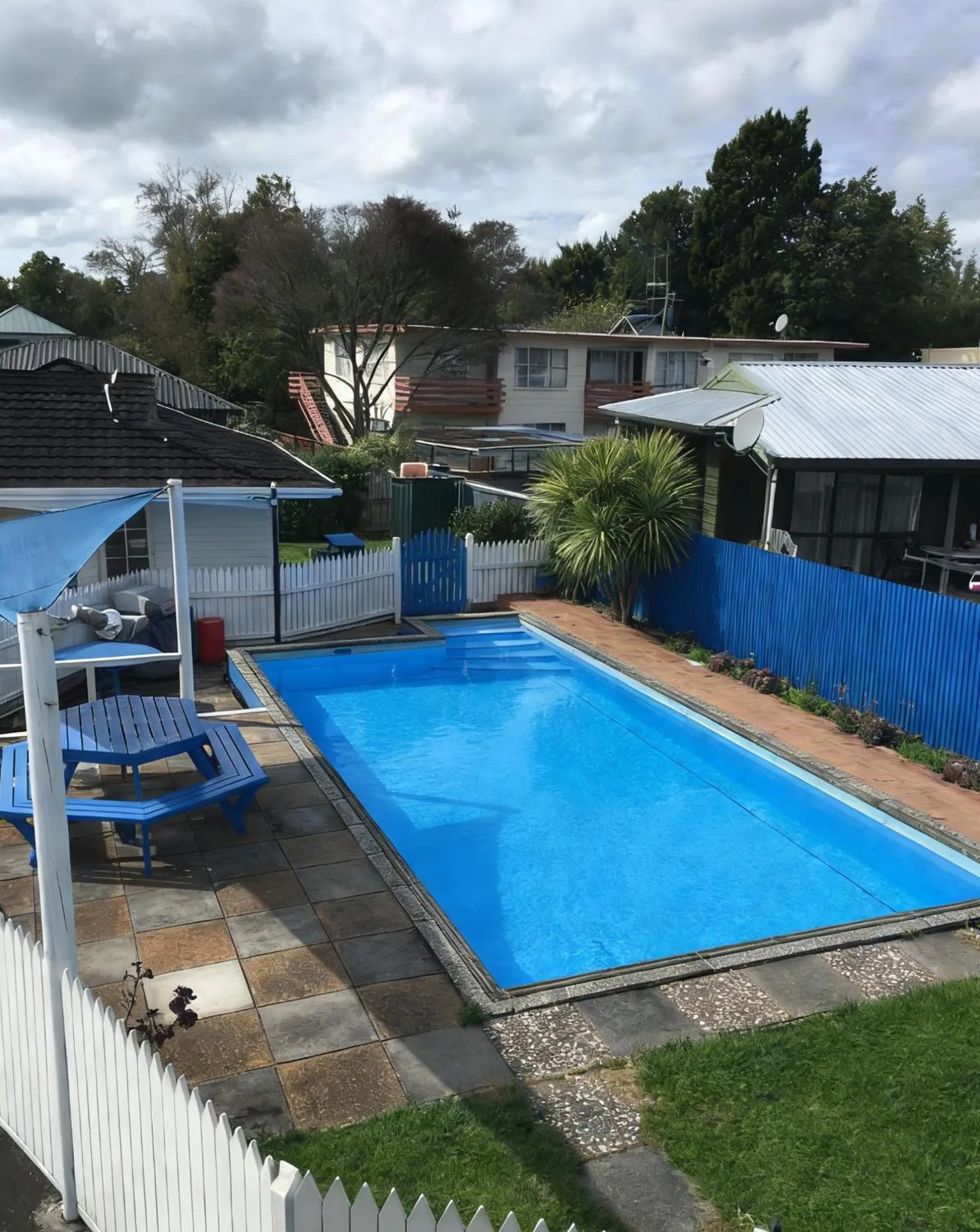 Swimming pool in Boundary Court Motor Inn