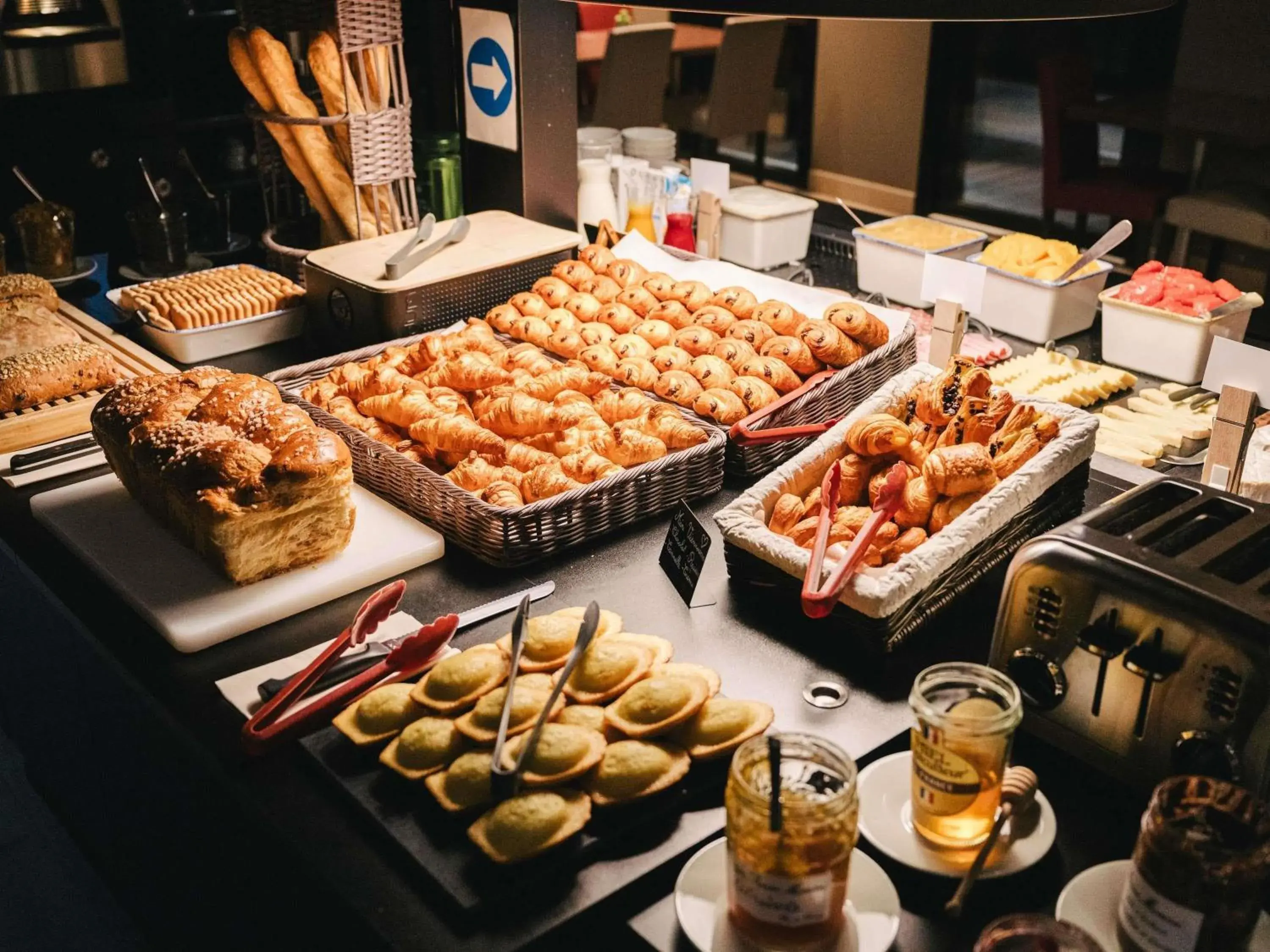 Property building in Ibis Rouen Centre Rive Gauche Mermoz Property building in Ibis Rouen Centre Rive Gauche Mermoz