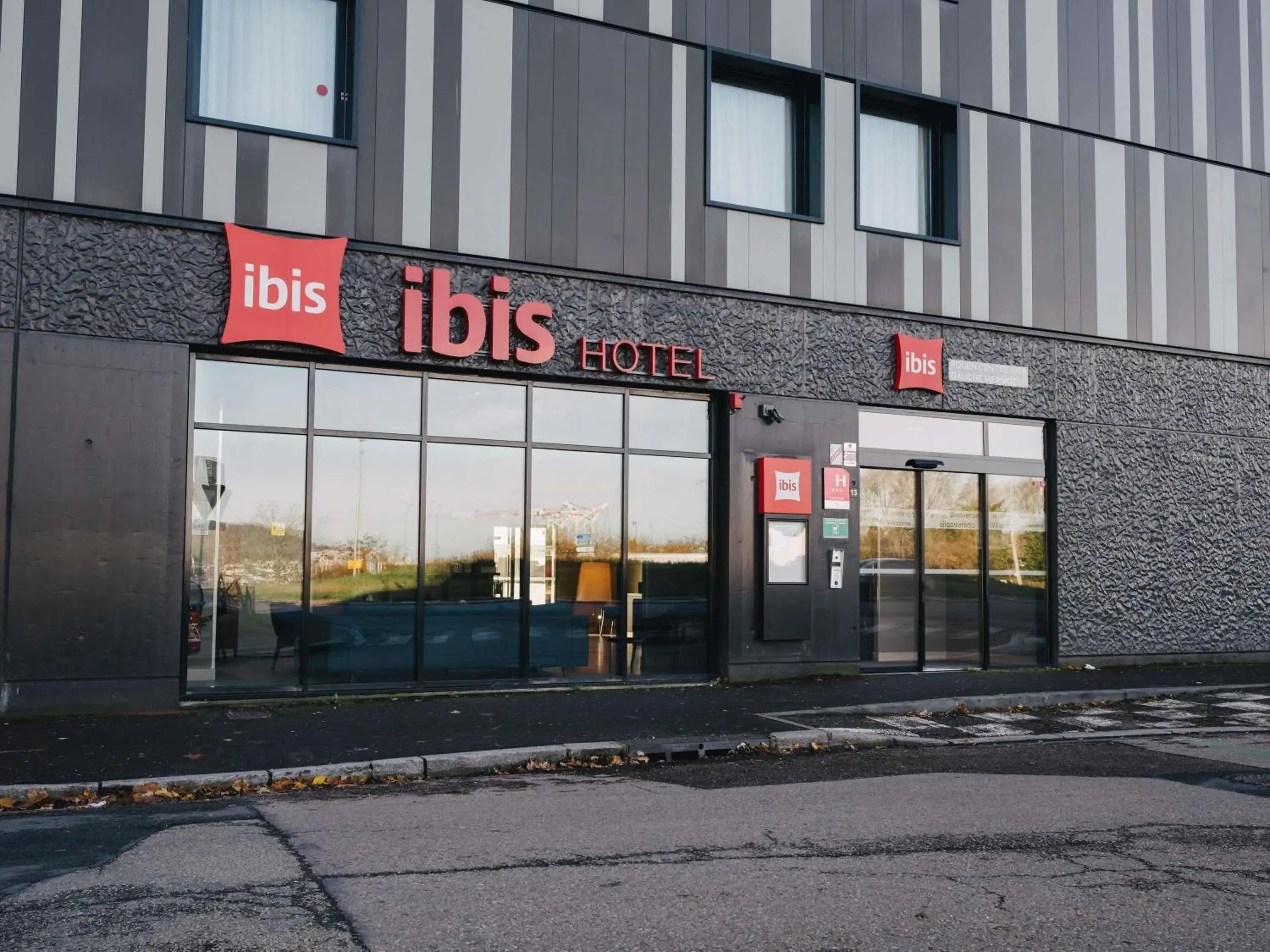 Property building in Ibis Rouen Centre Rive Gauche Mermoz Property building in Ibis Rouen Centre Rive Gauche Mermoz