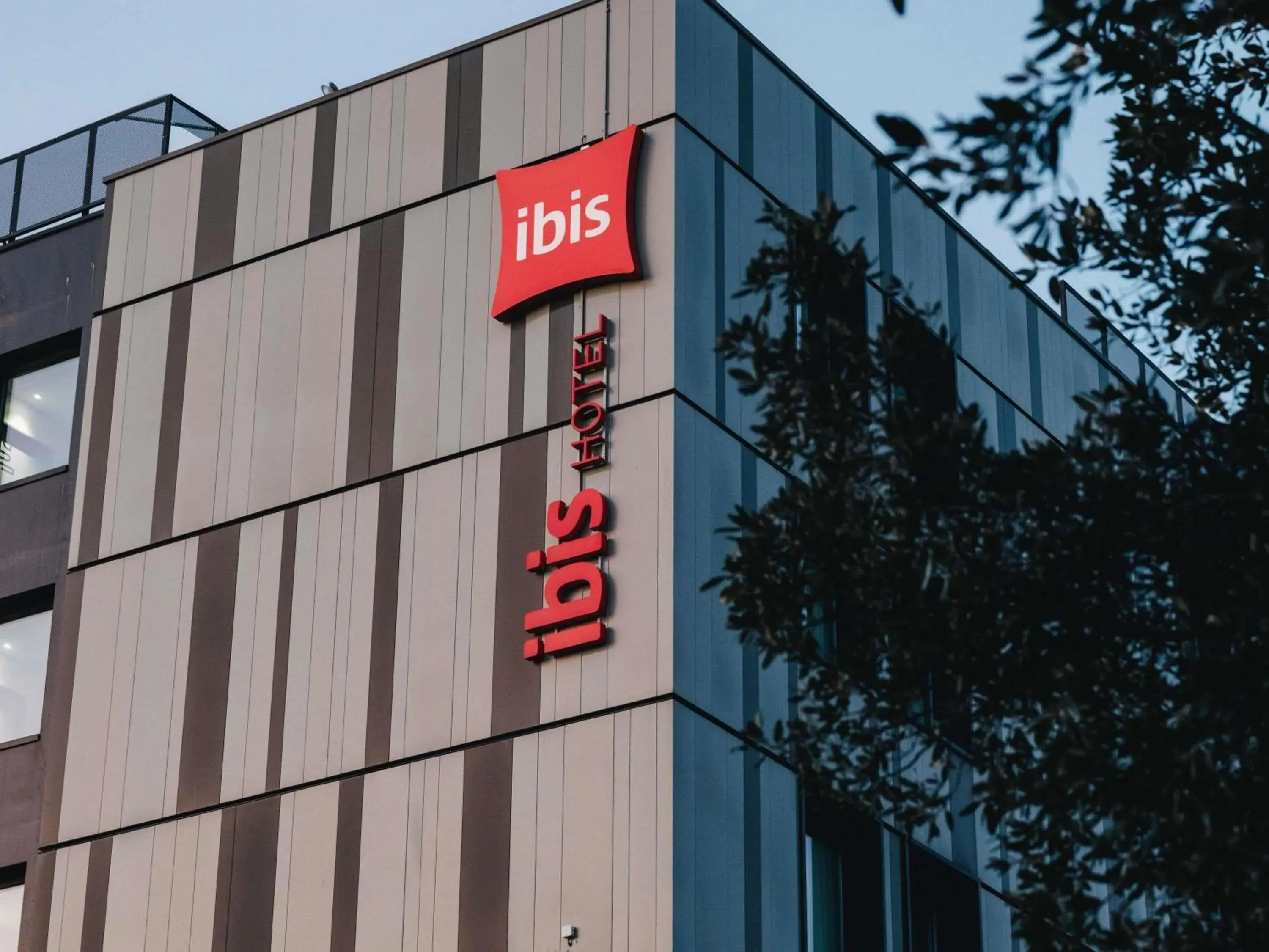 Property building in Ibis Rouen Centre Rive Gauche Mermoz Property building in Ibis Rouen Centre Rive Gauche Mermoz