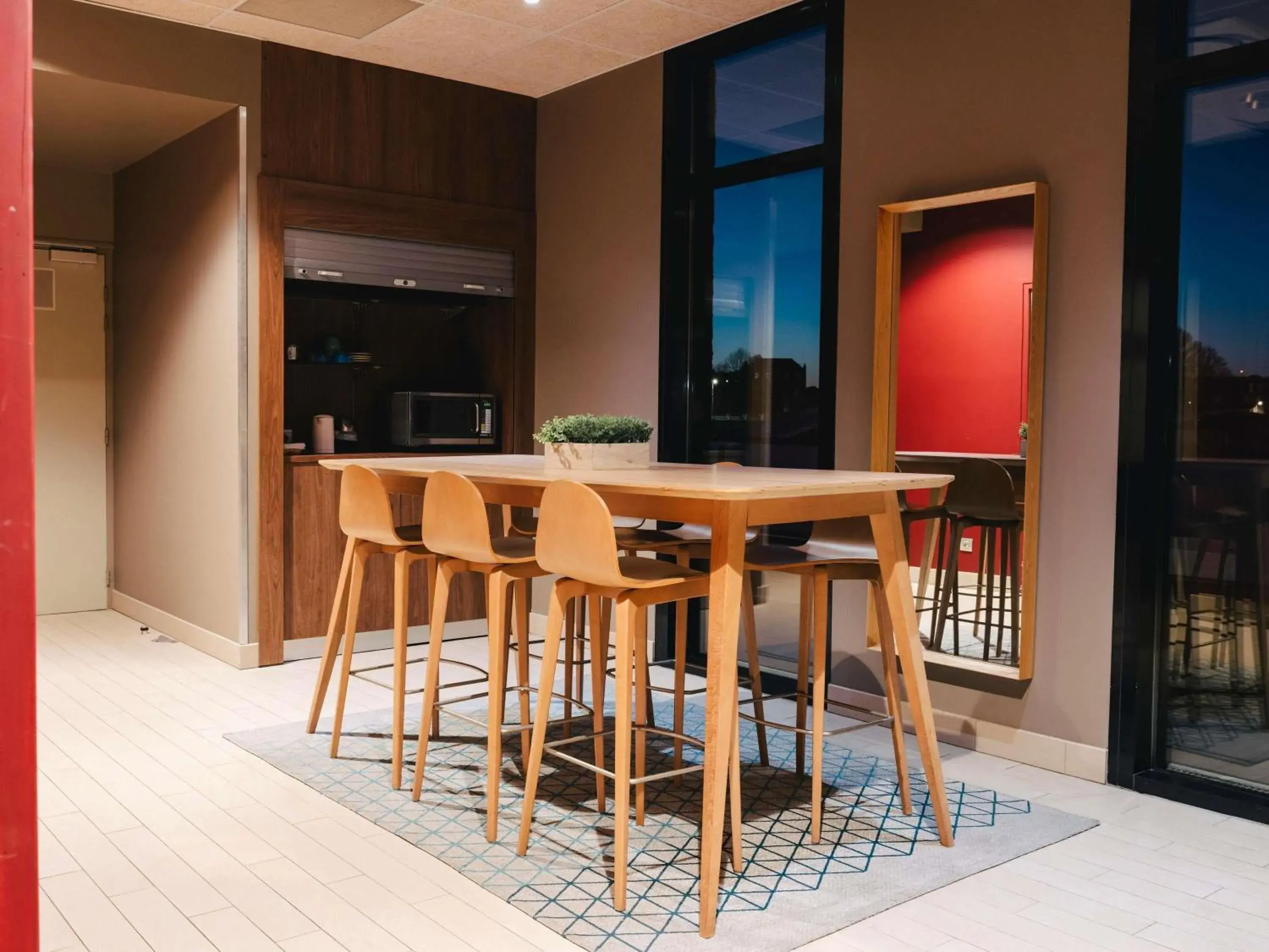 Lounge or bar in Ibis Rouen Centre Rive Gauche Mermoz Lounge or bar in Ibis Rouen Centre Rive Gauche Mermoz