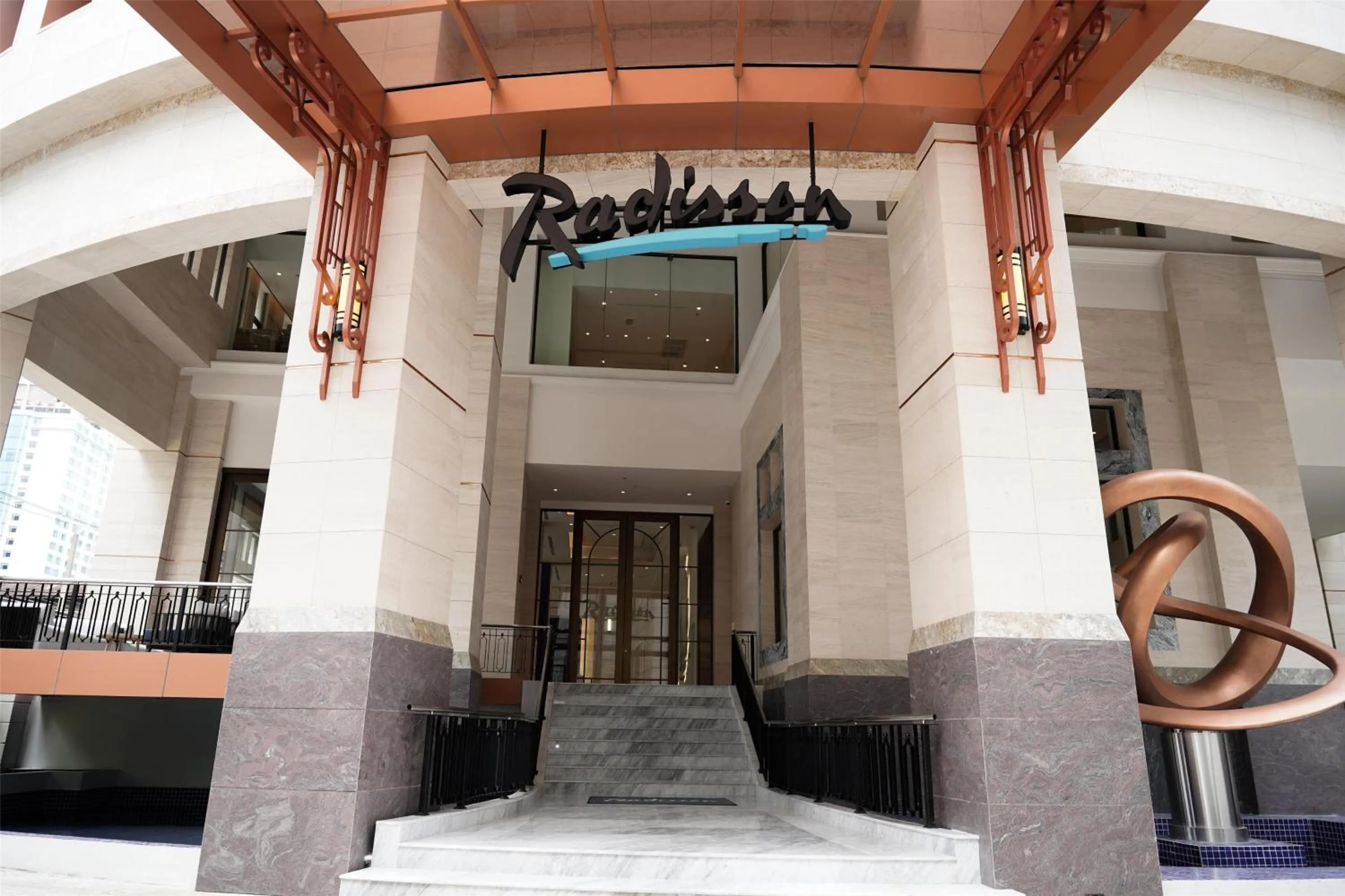 Radisson Hotel Chateau de Bangkok