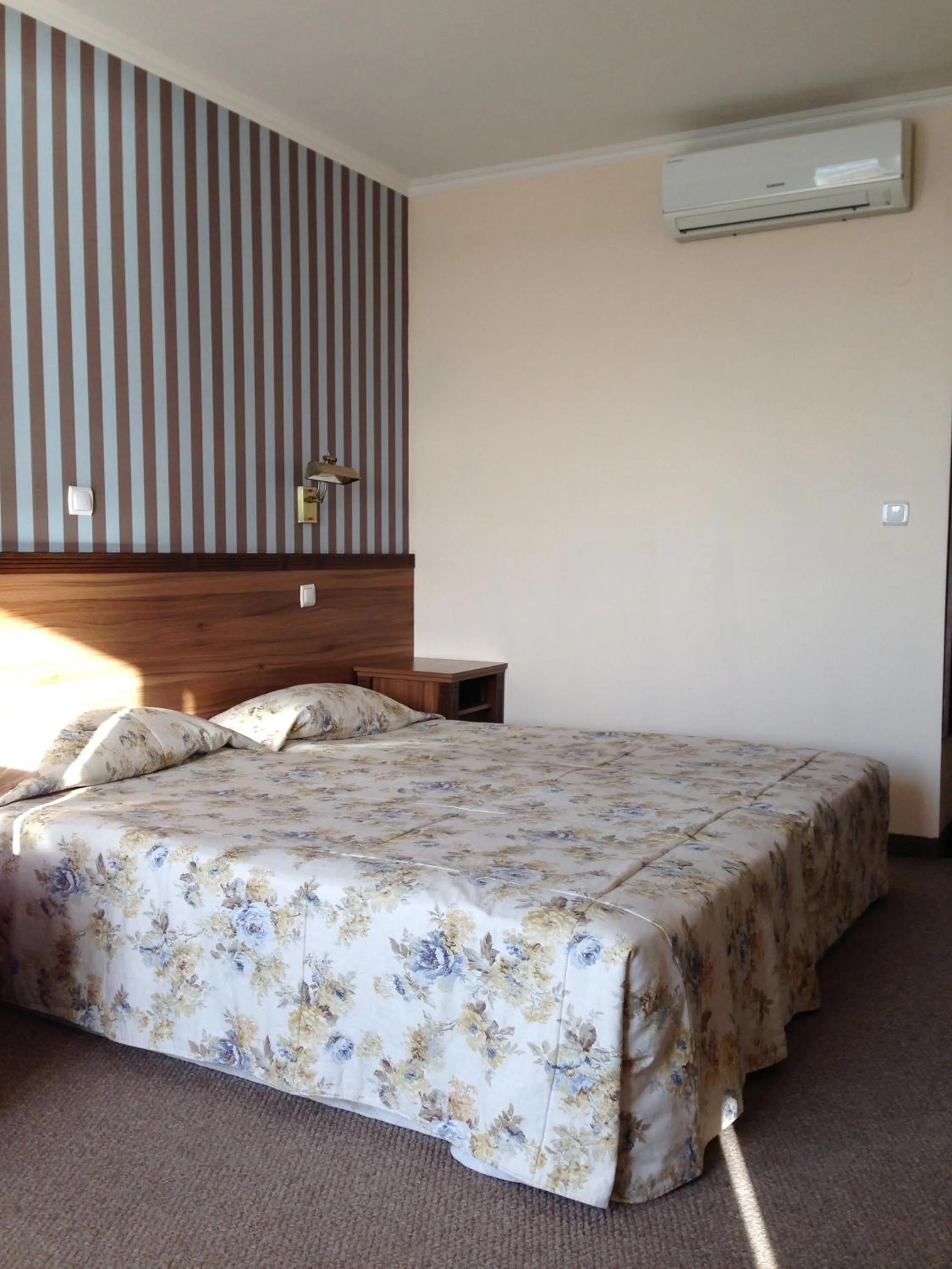 Bedroom, Bed in Selena Hotel