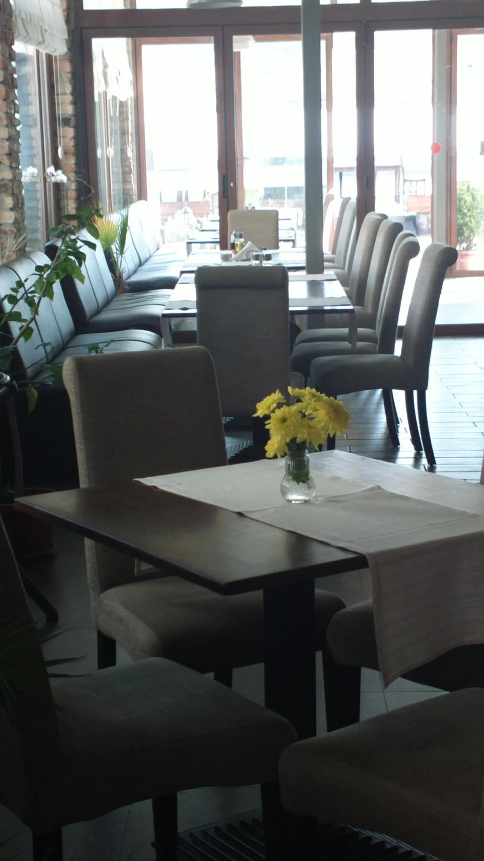 Restaurant/places to eat in Selena Hotel