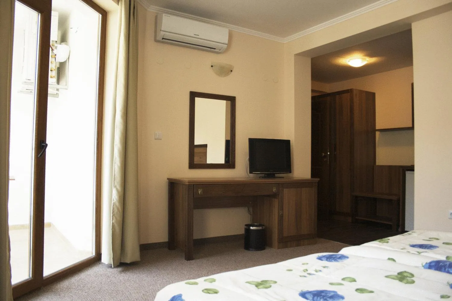 TV and multimedia, Bed in Selena Hotel