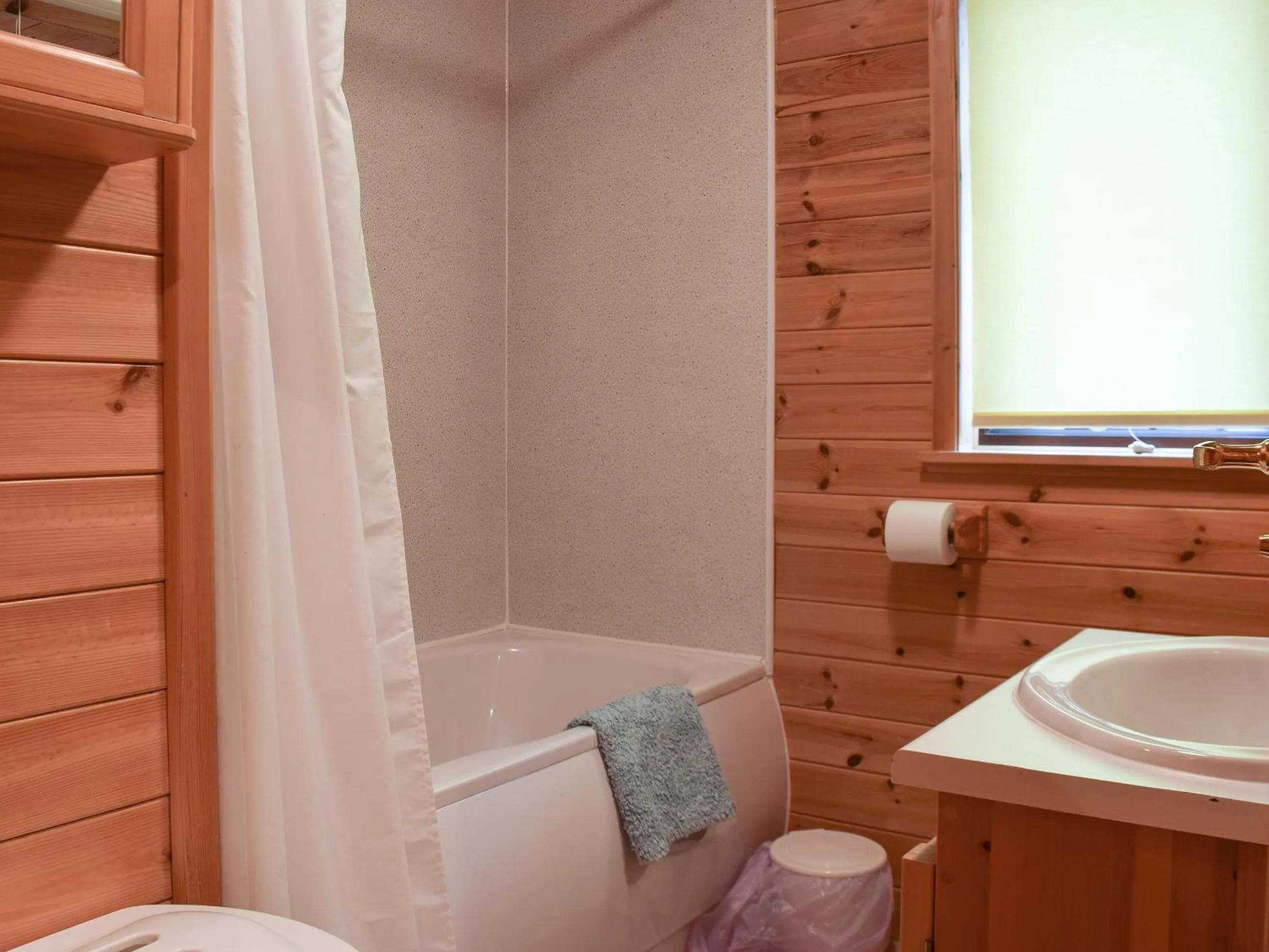 Bathroom in Whiteside Lodge At Burnside Park