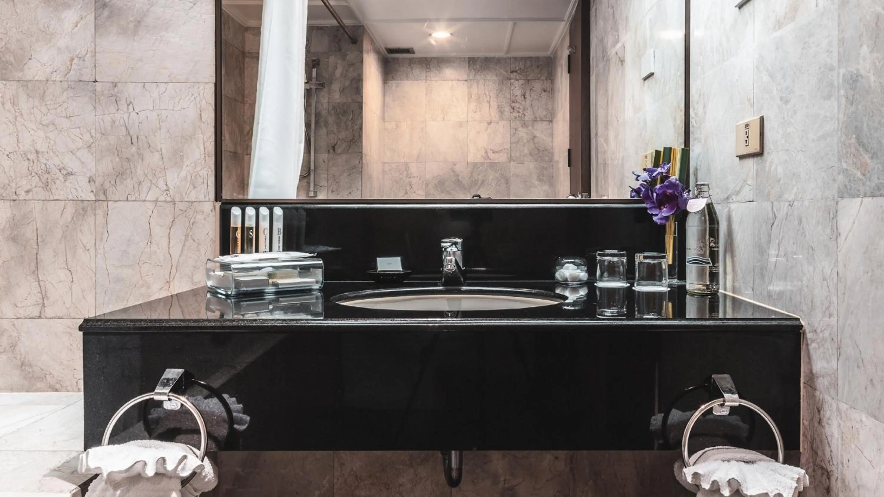 Bathroom in Bangkok Hotel Lotus Sukhumvit 33