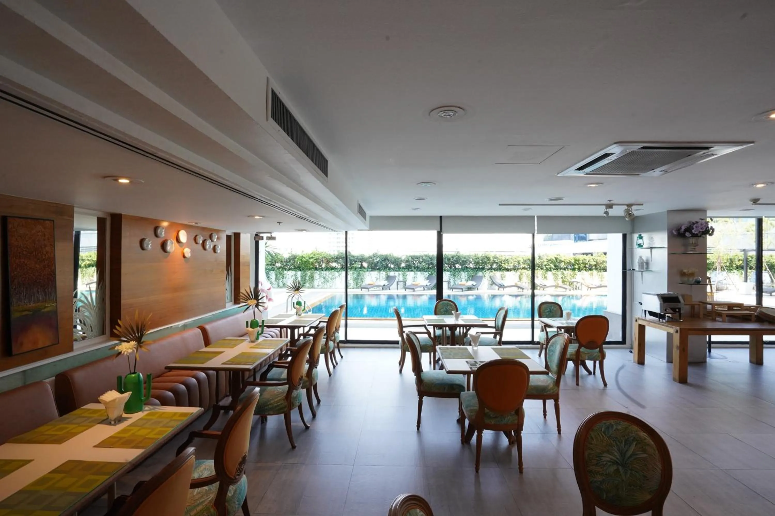 Restaurant/places to eat in Bangkok Hotel Lotus Sukhumvit 33