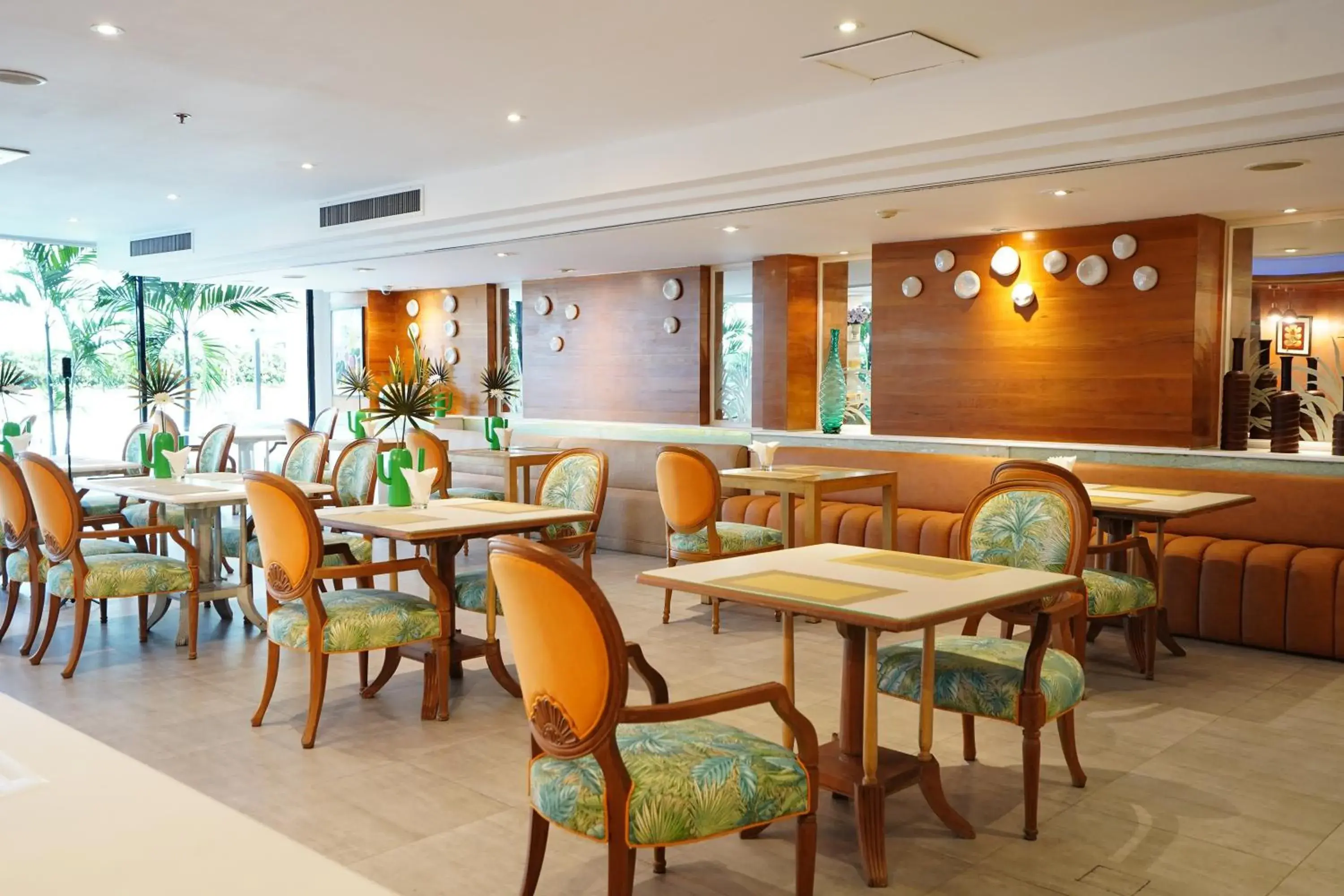 Restaurant/places to eat in Bangkok Hotel Lotus Sukhumvit 33 Restaurant/places to eat in Bangkok Hotel Lotus Sukhumvit 33