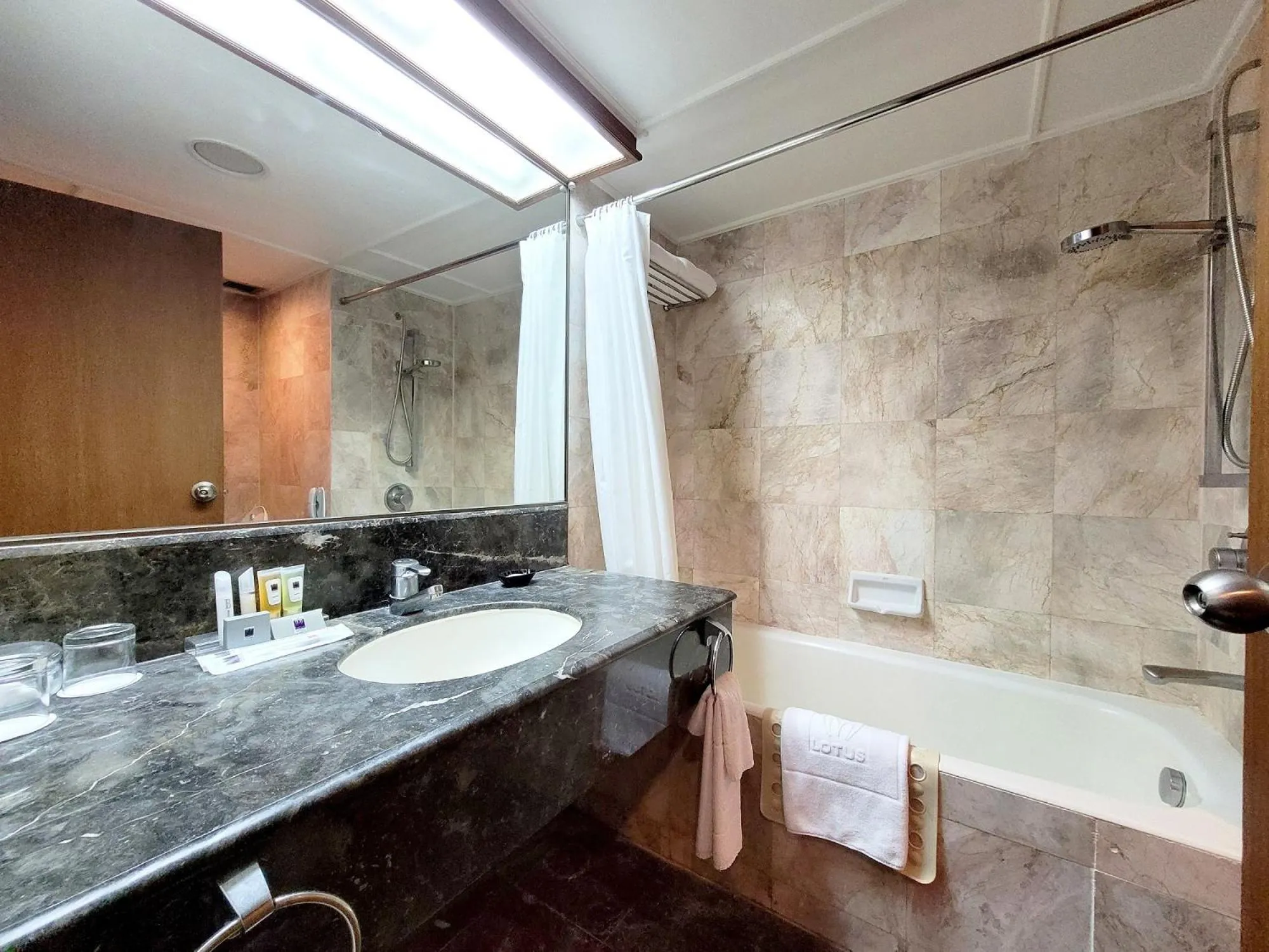 Bathroom in Bangkok Hotel Lotus Sukhumvit 33