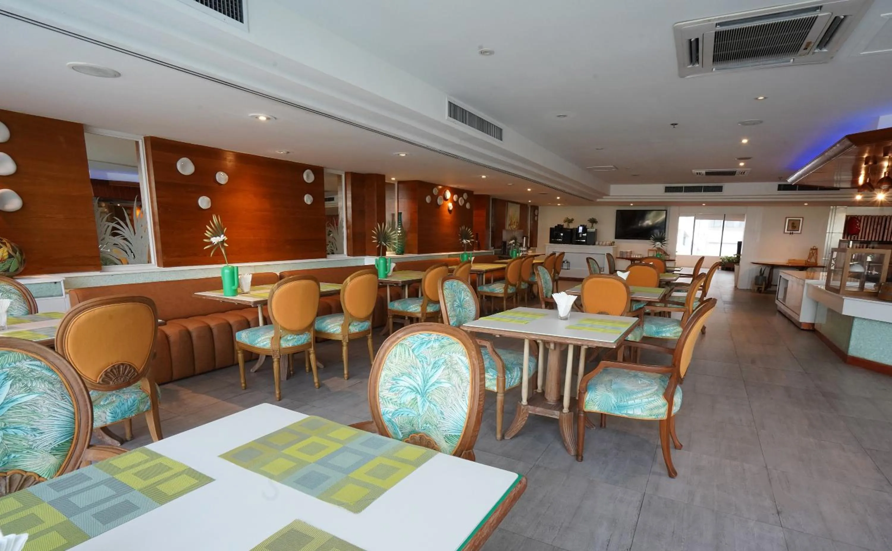 Restaurant/places to eat in Bangkok Hotel Lotus Sukhumvit 33