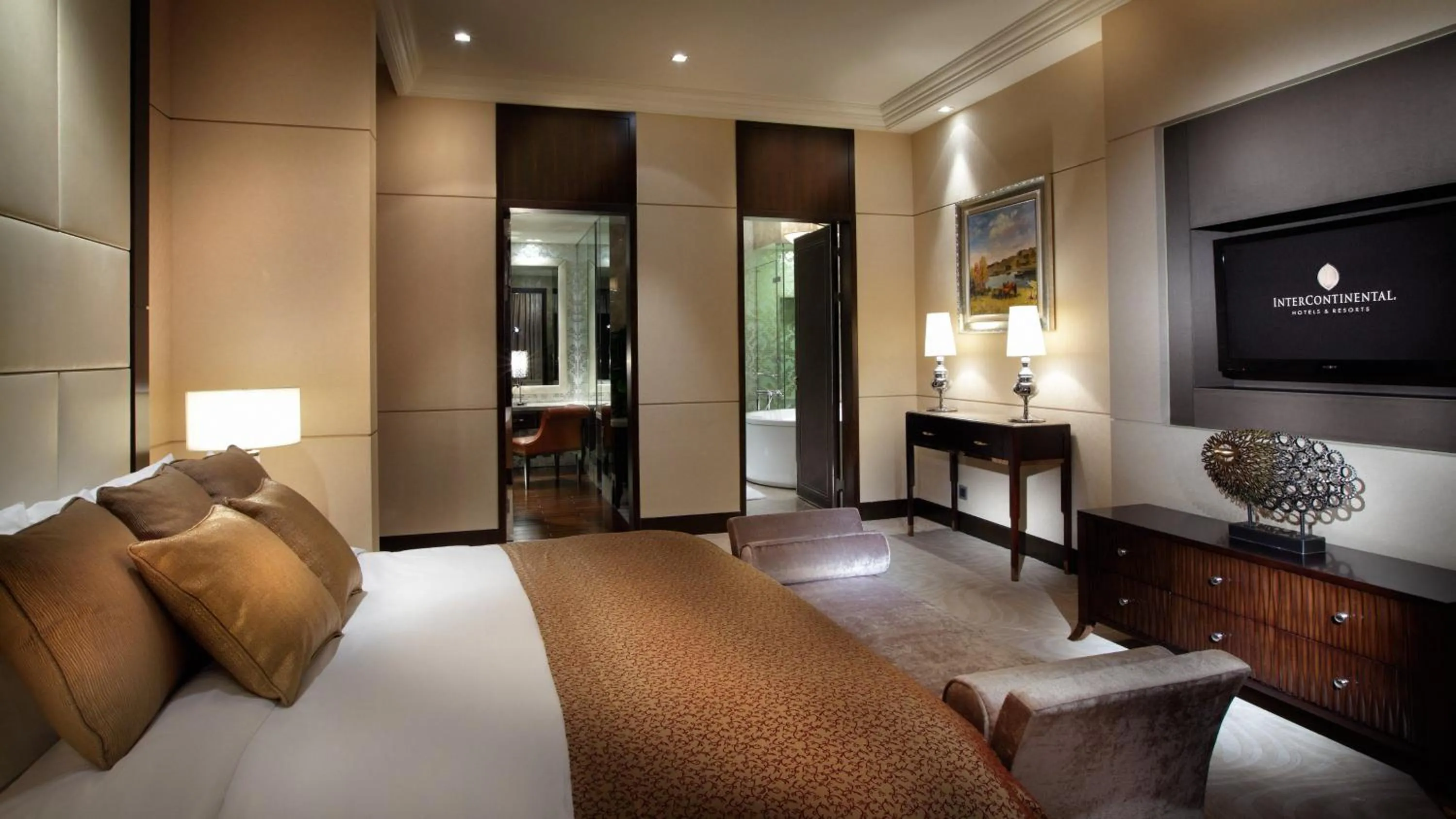 Photo of the whole room, Bed in InterContinental Nanjing by IHG