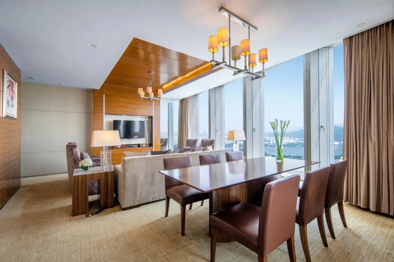 One-Bedroom Dining Suite with Lake View in InterContinental Nanjing by IHG One-Bedroom Dining Suite with Lake View in InterContinental Nanjing by IHG