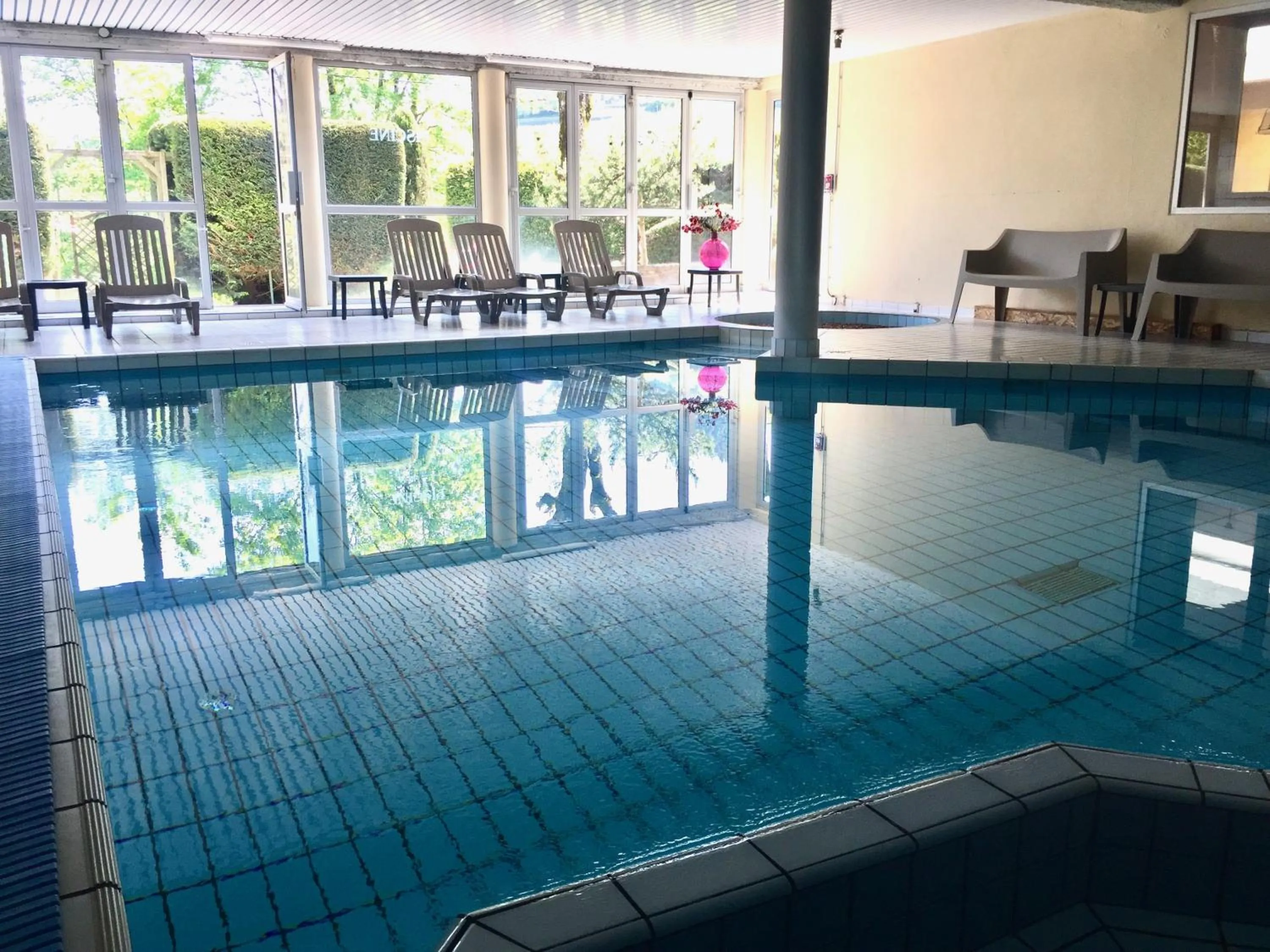 Swimming pool in Hotel Restaurant Le Clos