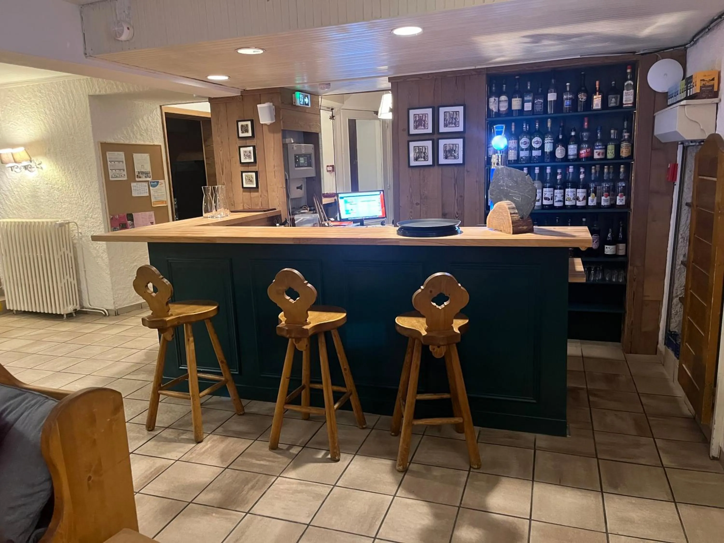 Lounge or bar in Hotel Restaurant Le Clos