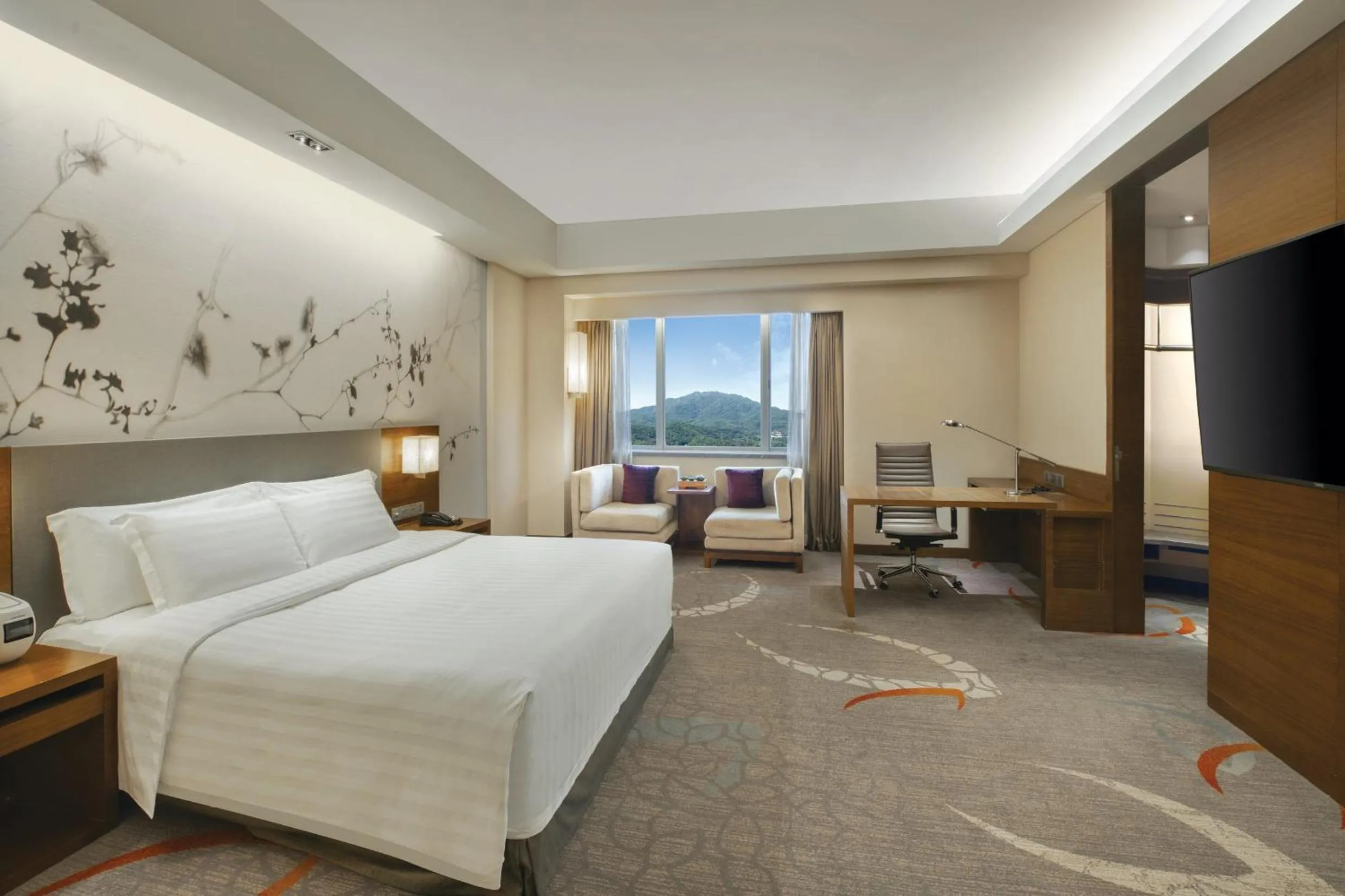 Photo of the whole room, Bed in Crowne Plaza Guangzhou City Centre by IHG