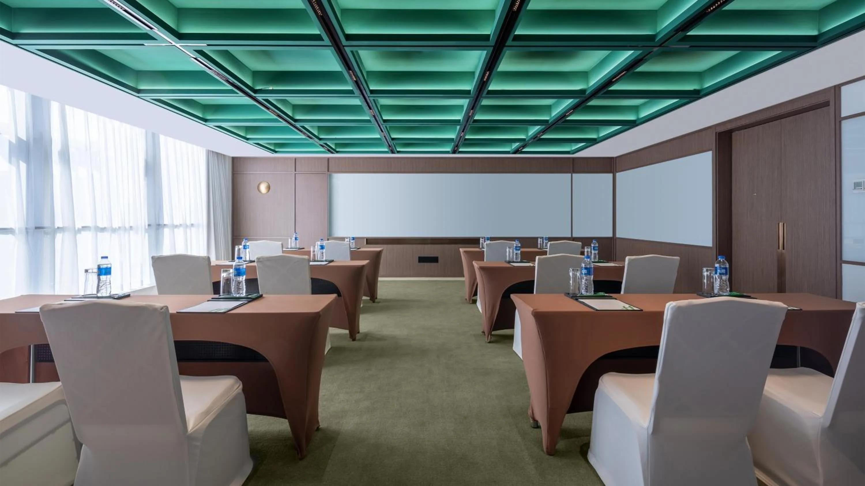 Meeting/conference room in Holiday Inn Beijing Focus Square by IHG