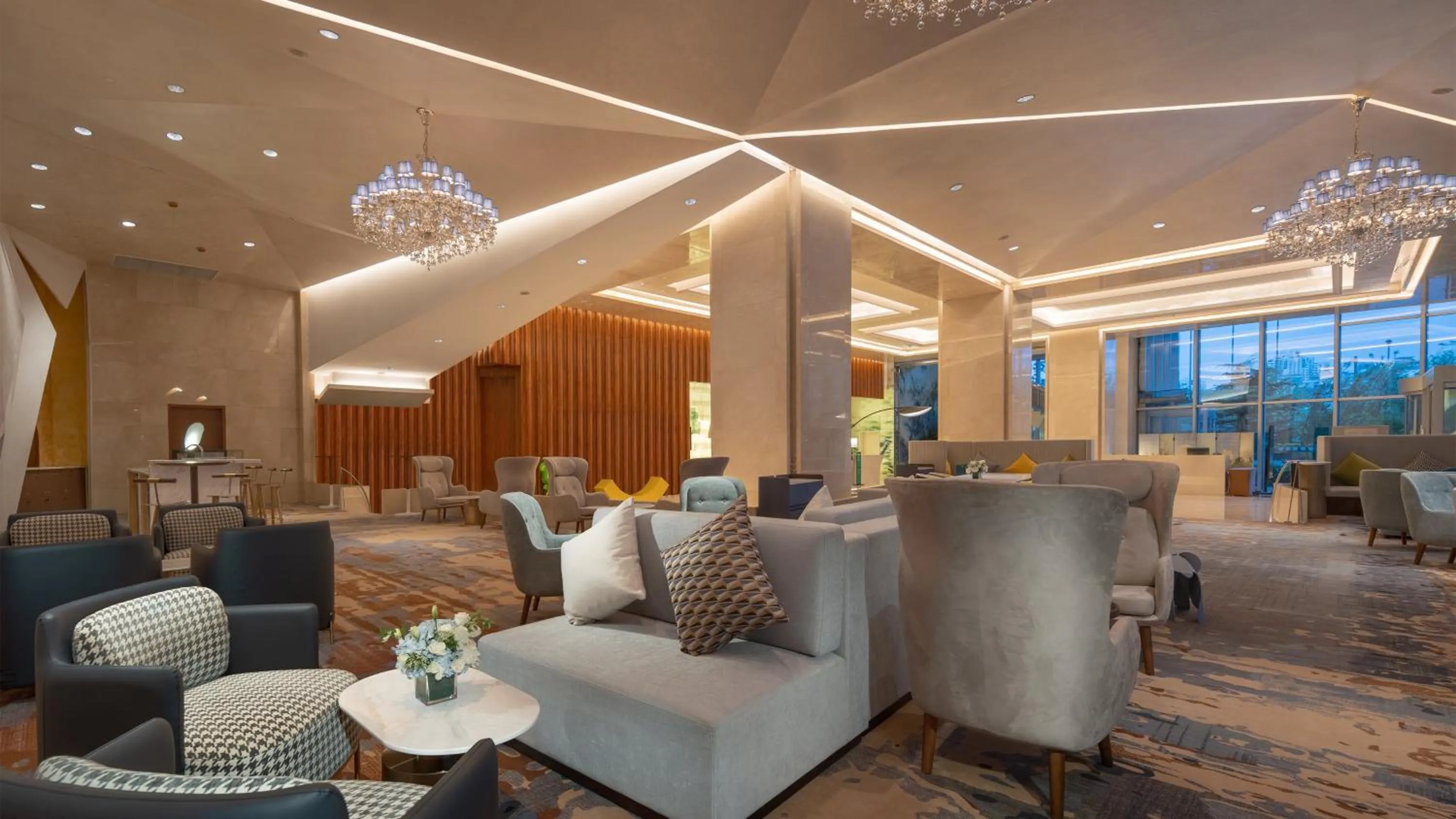 Lounge or bar in Holiday Inn Beijing Focus Square by IHG