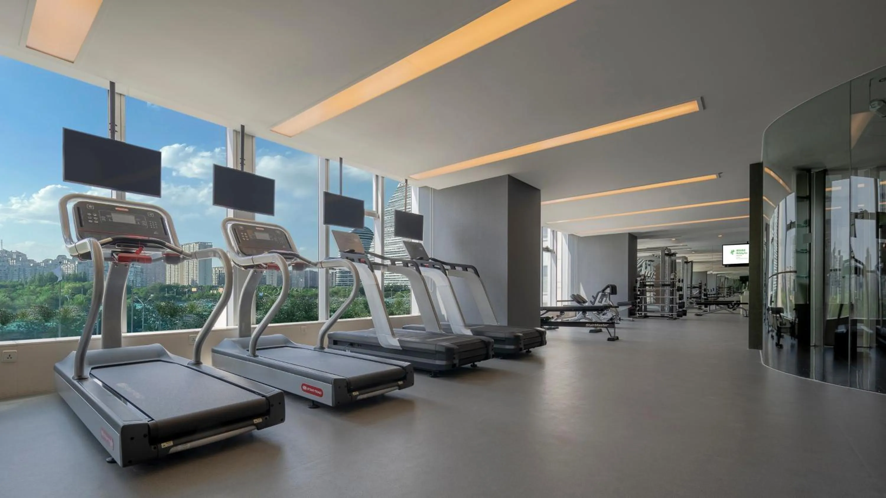 Fitness centre/facilities in Holiday Inn Beijing Focus Square by IHG