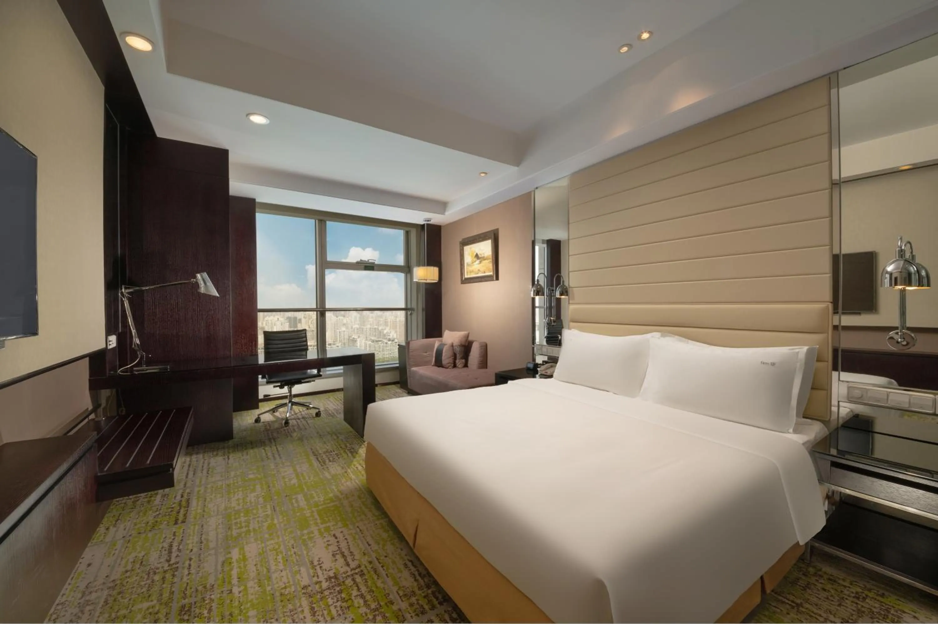 Bed in Holiday Inn Beijing Focus Square by IHG