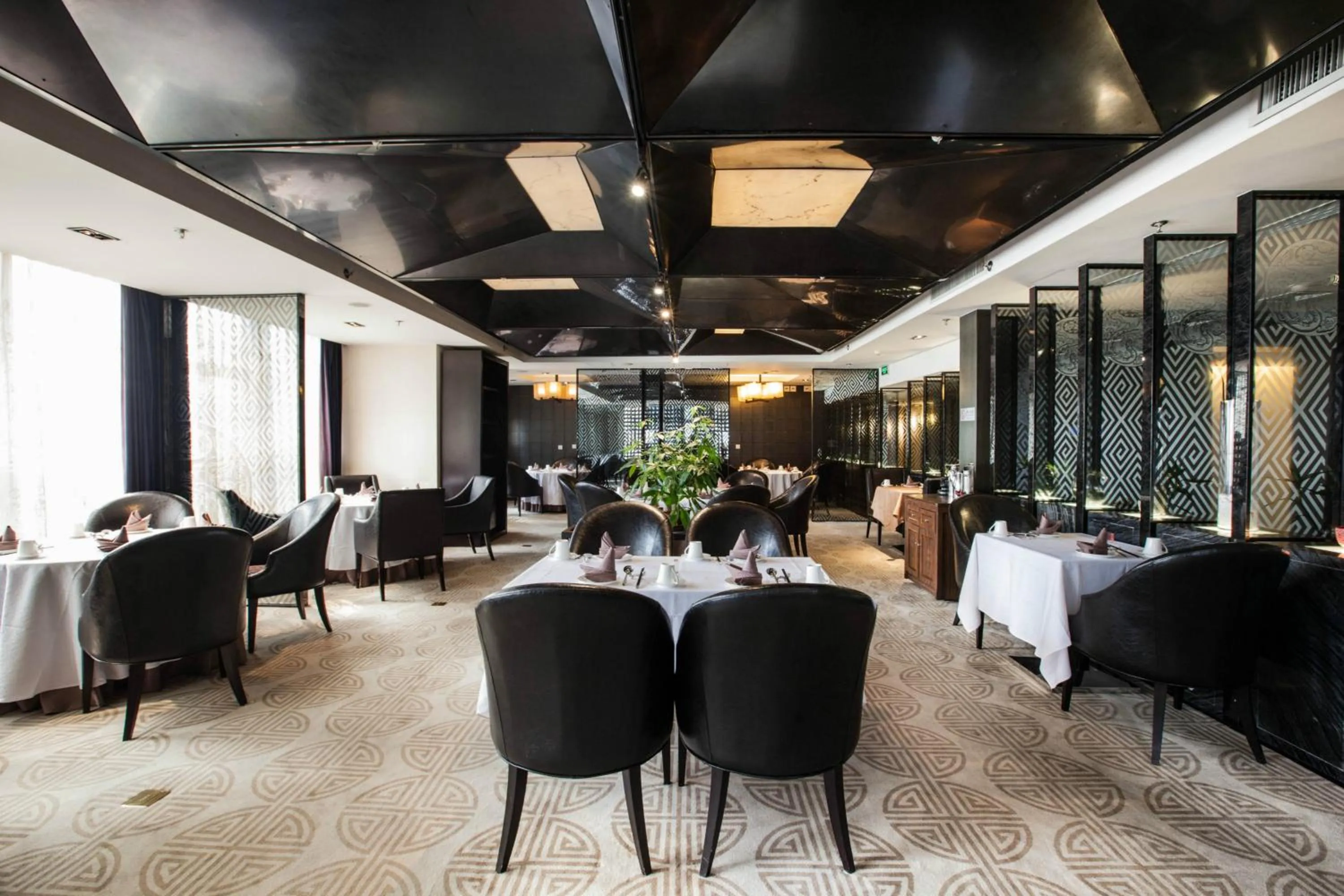 Restaurant/places to eat in Holiday Inn Beijing Focus Square by IHG