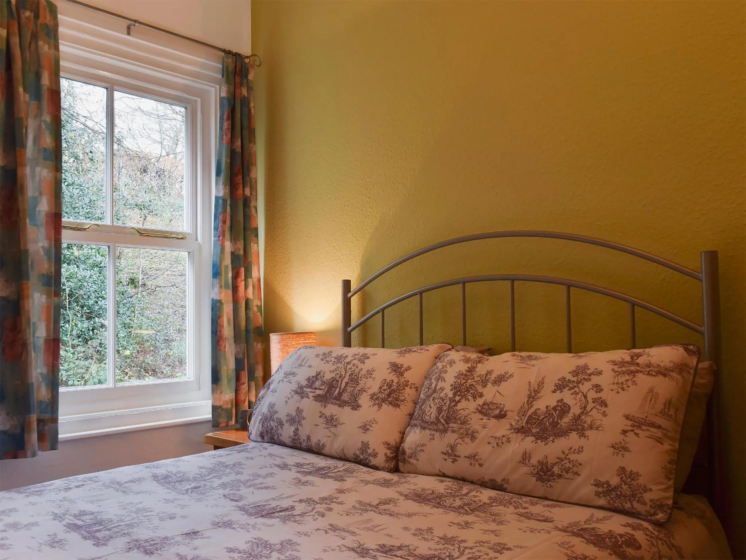 Bedroom, Bed in Poachers Cottage