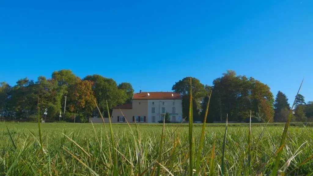 Property building in Le Jardin de Norah Property building in Le Jardin de Norah