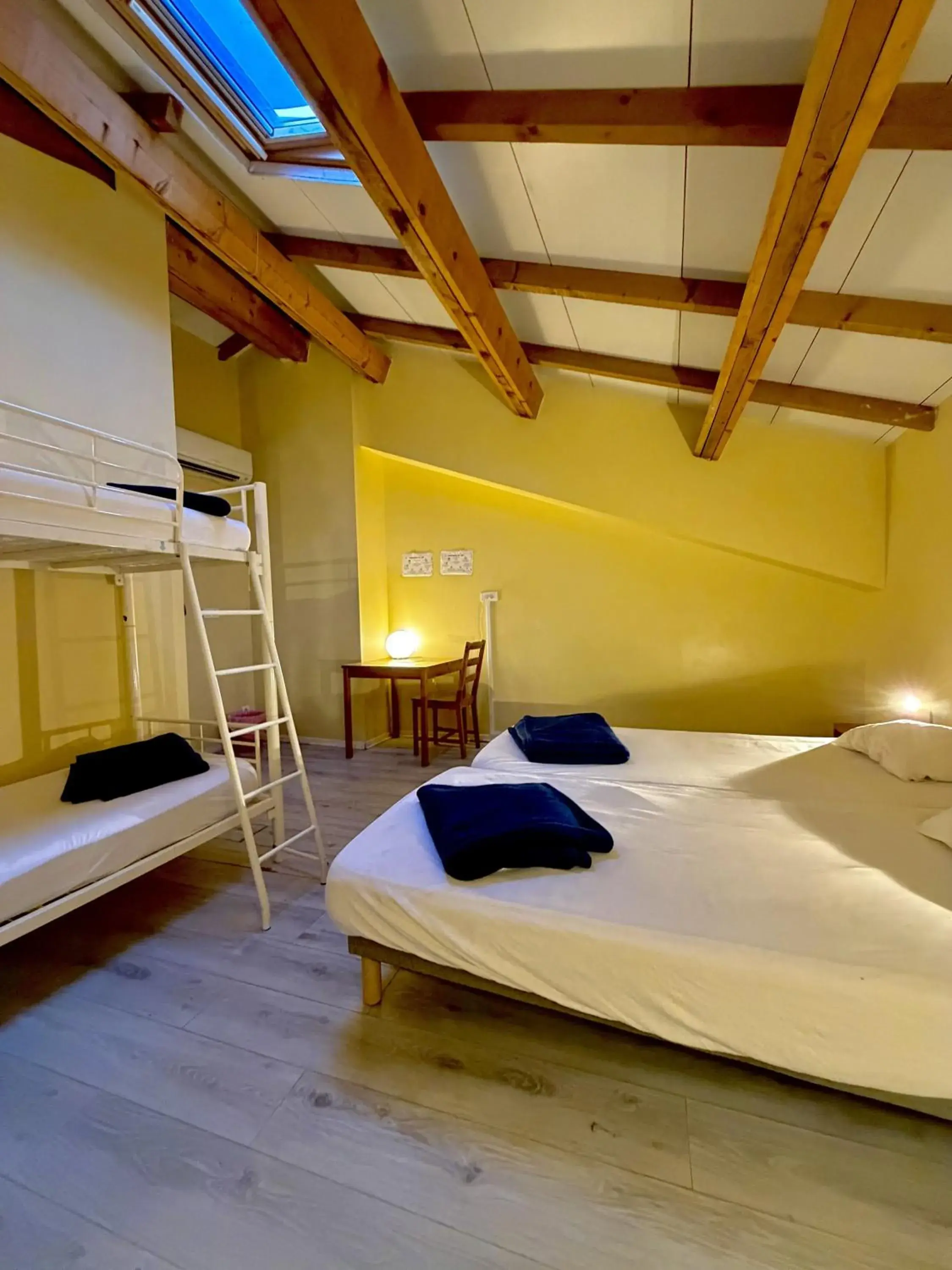 Bedroom, Bed in Hostel Vertigo Vieux-Port Bedroom, Bed in Hostel Vertigo Vieux-Port