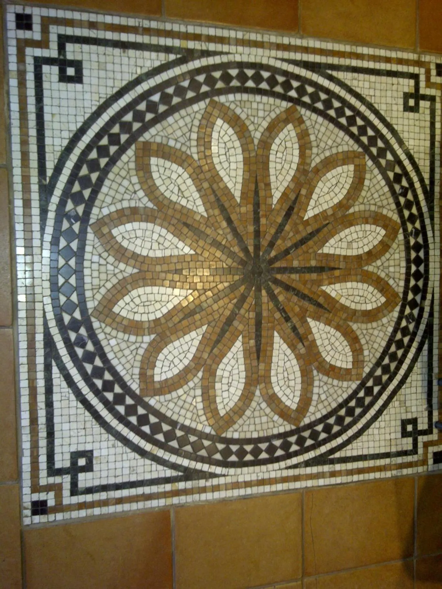 Decorative detail in Le Mascaret