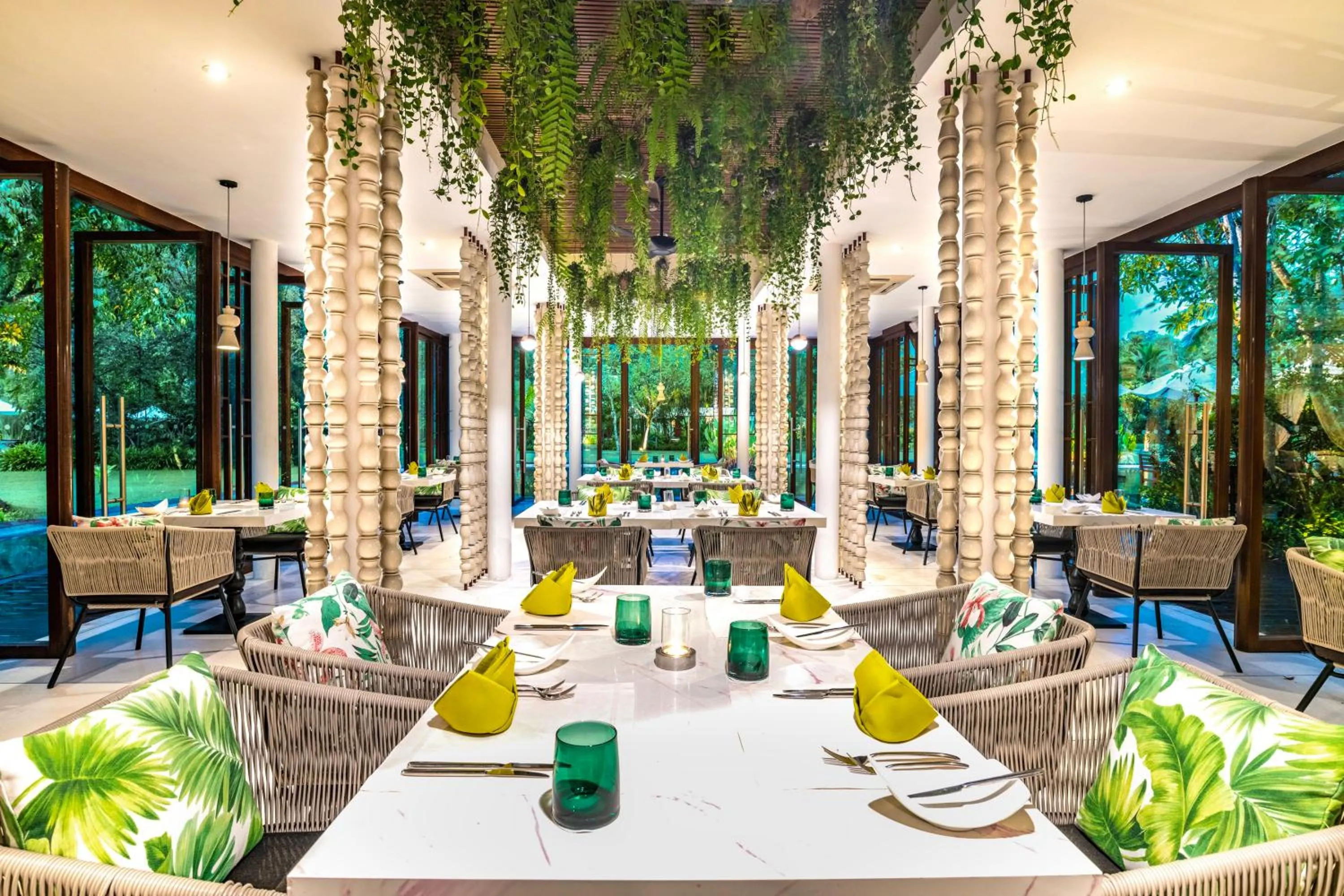 Restaurant/places to eat in The Sarojin