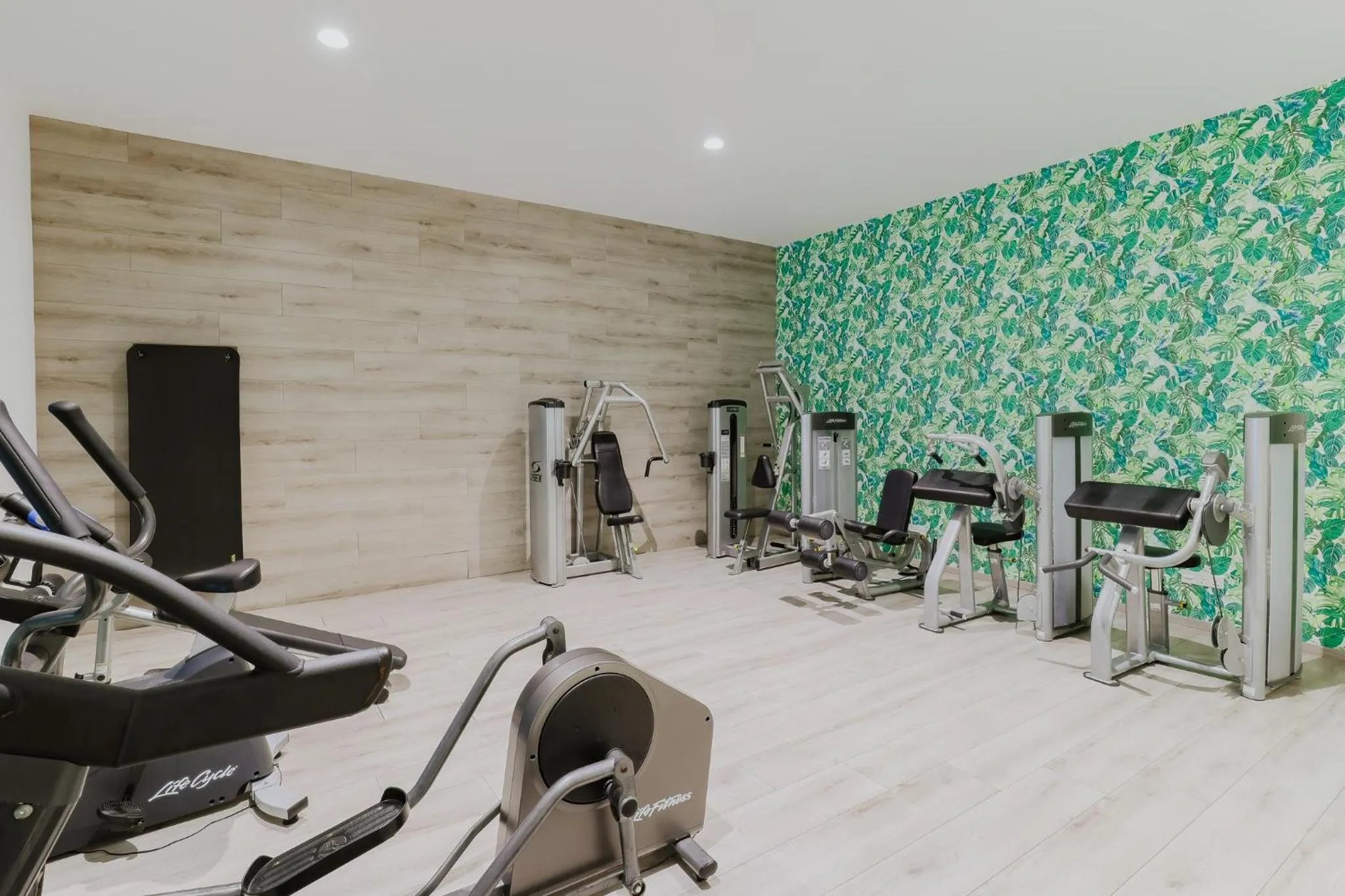 Fitness centre/facilities in Seasons Hotel (Adults Only)